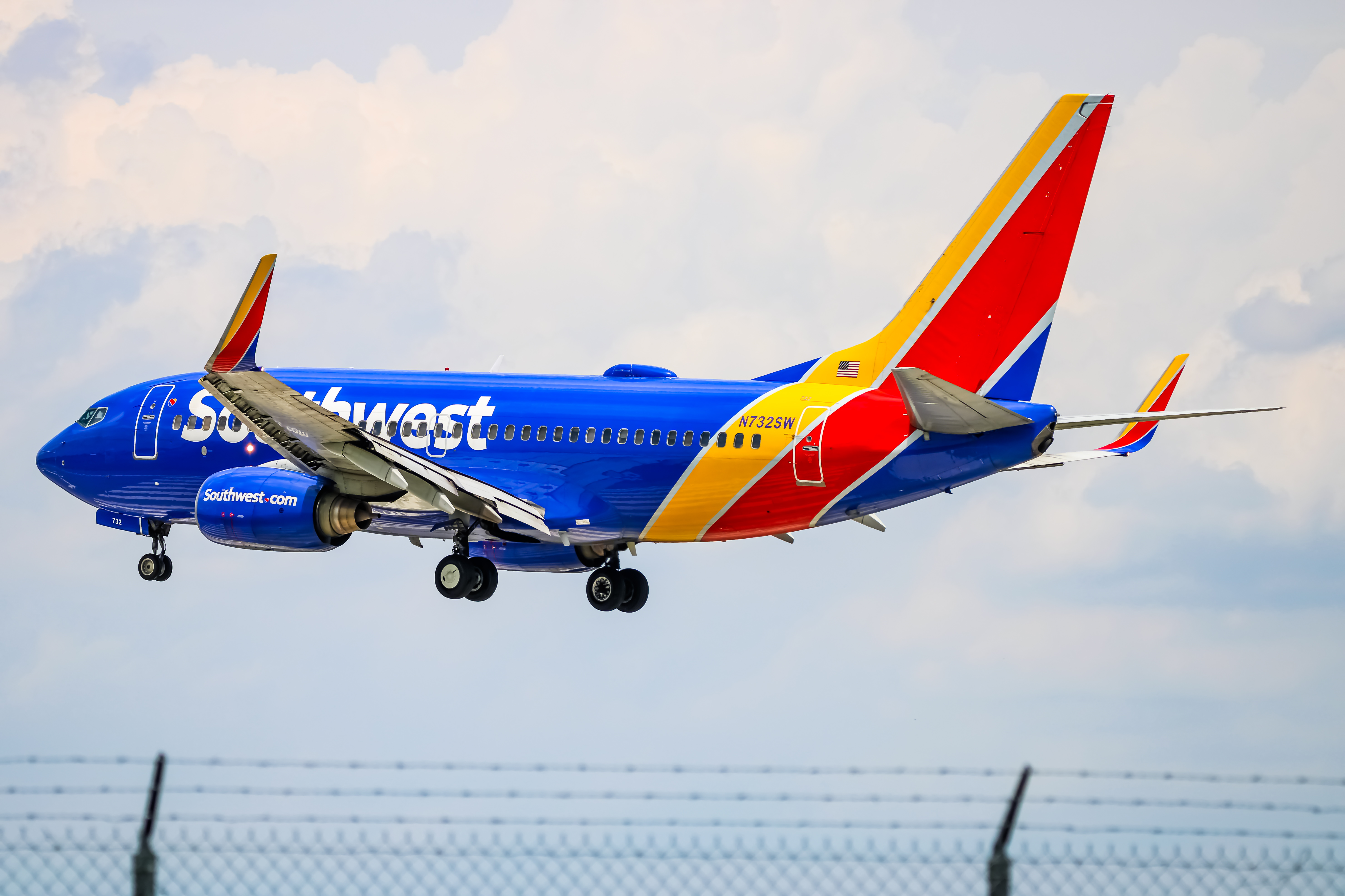 Full size: Southwest Airlines Boeing 737-700 N732SW at Baltimore/Washington International Thurgood Marshall Airport