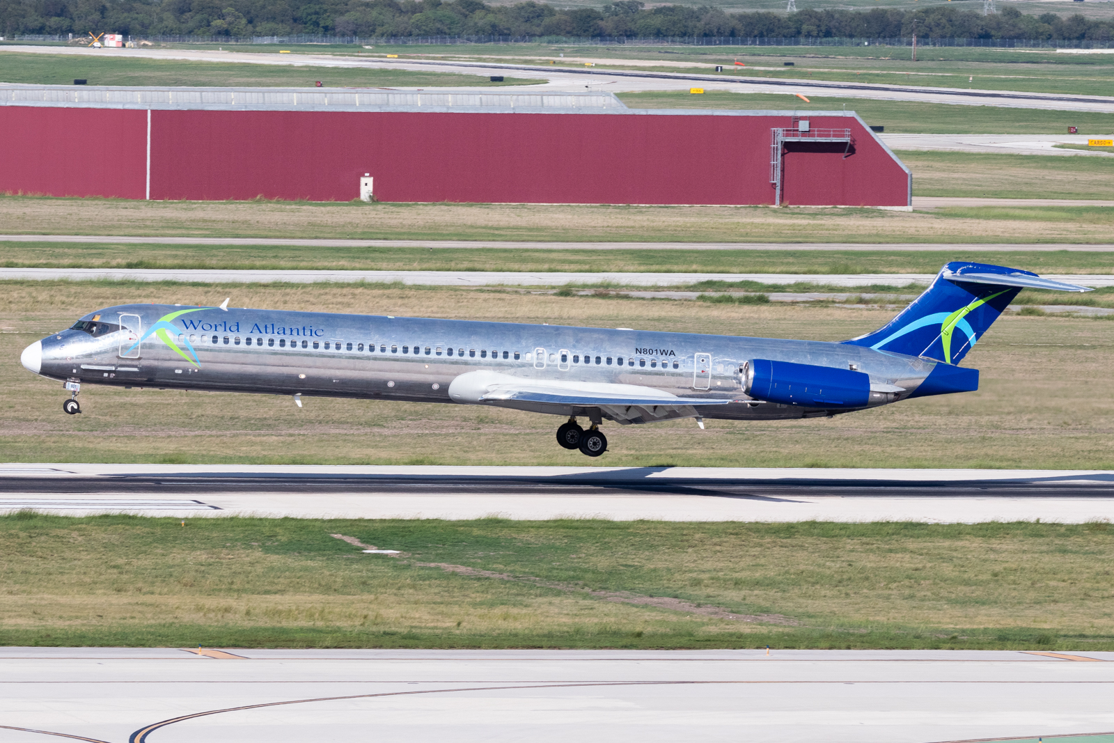 Full size: World Atlantic Airlines McDonnell Douglas MD-83 N801WA at San Antonio International Airport