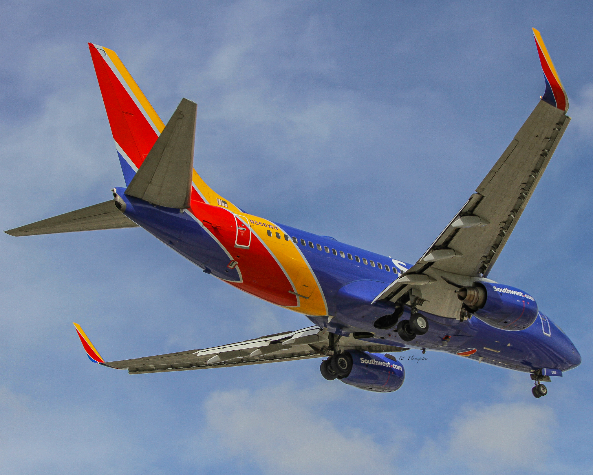 Full size: Southwest Airlines Boeing 737-700 N566WN at Fort Lauderdale/Hollywood International Airport