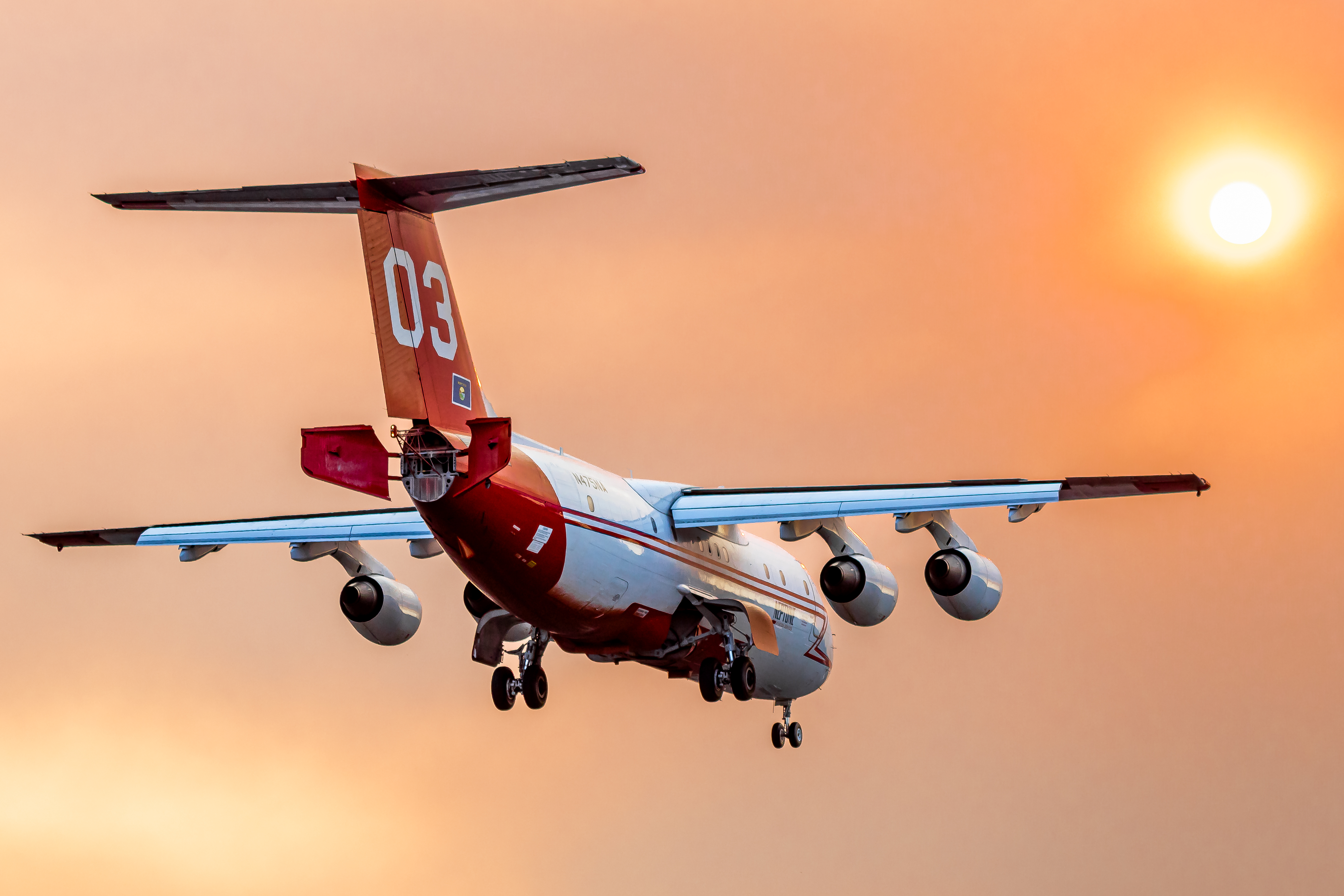 Full size: Neptune Aviation BAE146 N475NA at Roberts Field Airport