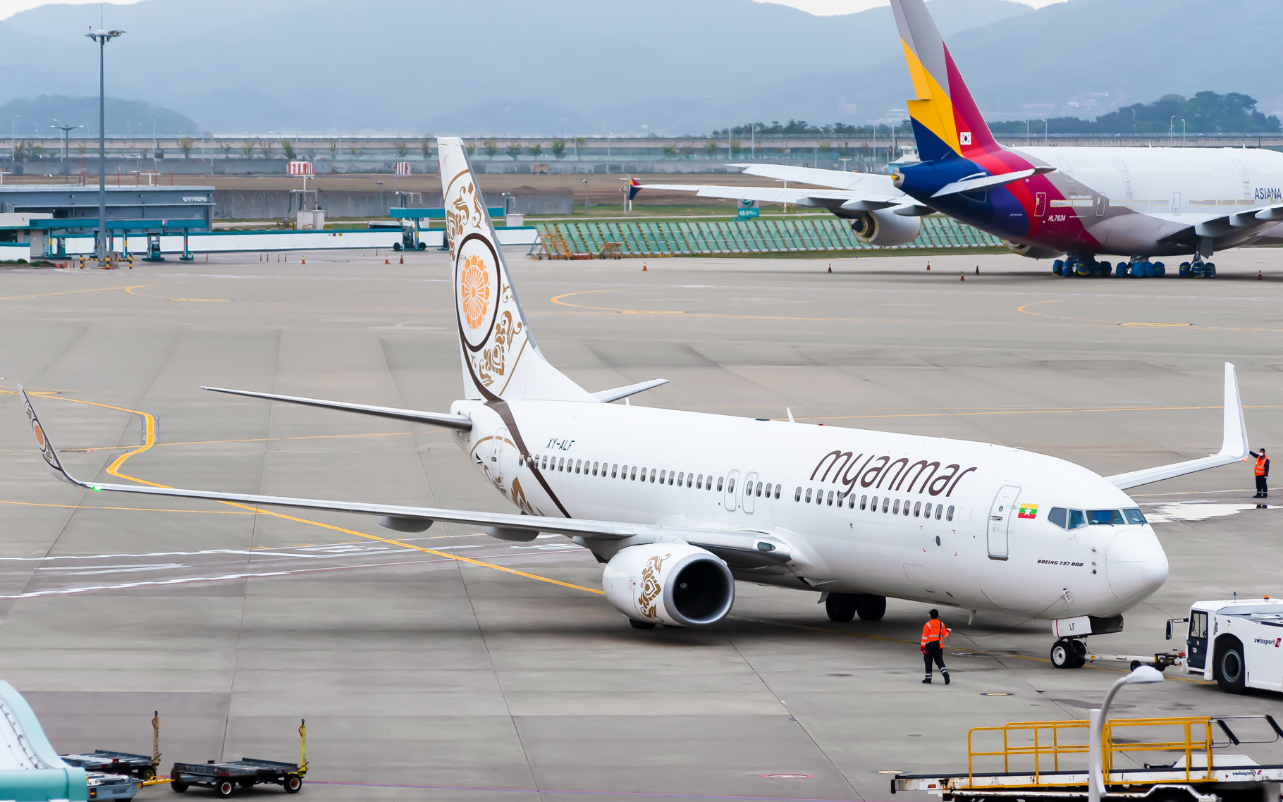 Full size: Myanmar National Airlines Boeing 737-800 XY-ALF at Seoul-Incheon International Airport