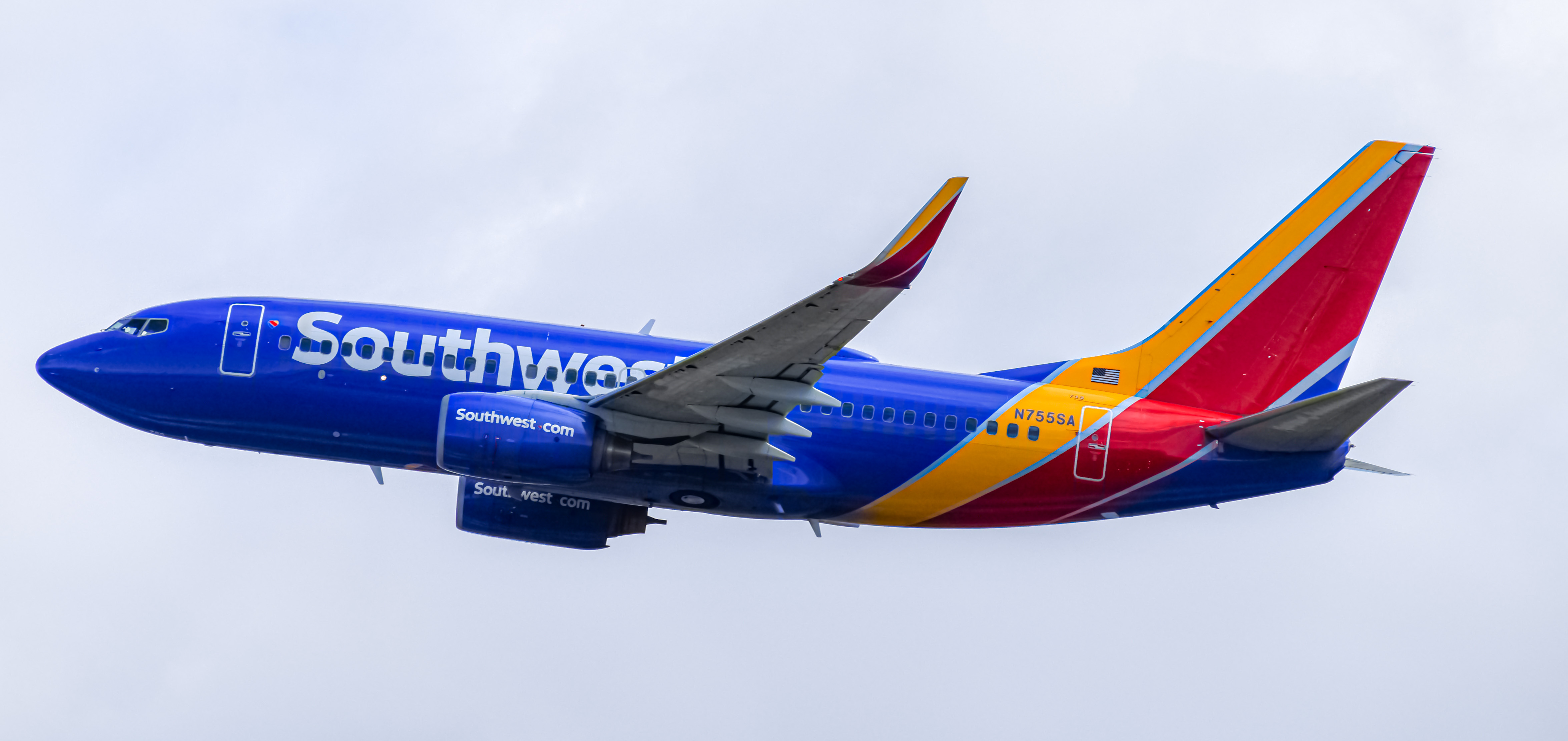 Full size: Southwest Airlines Boeing 737-700 N755SA at Denver International Airport