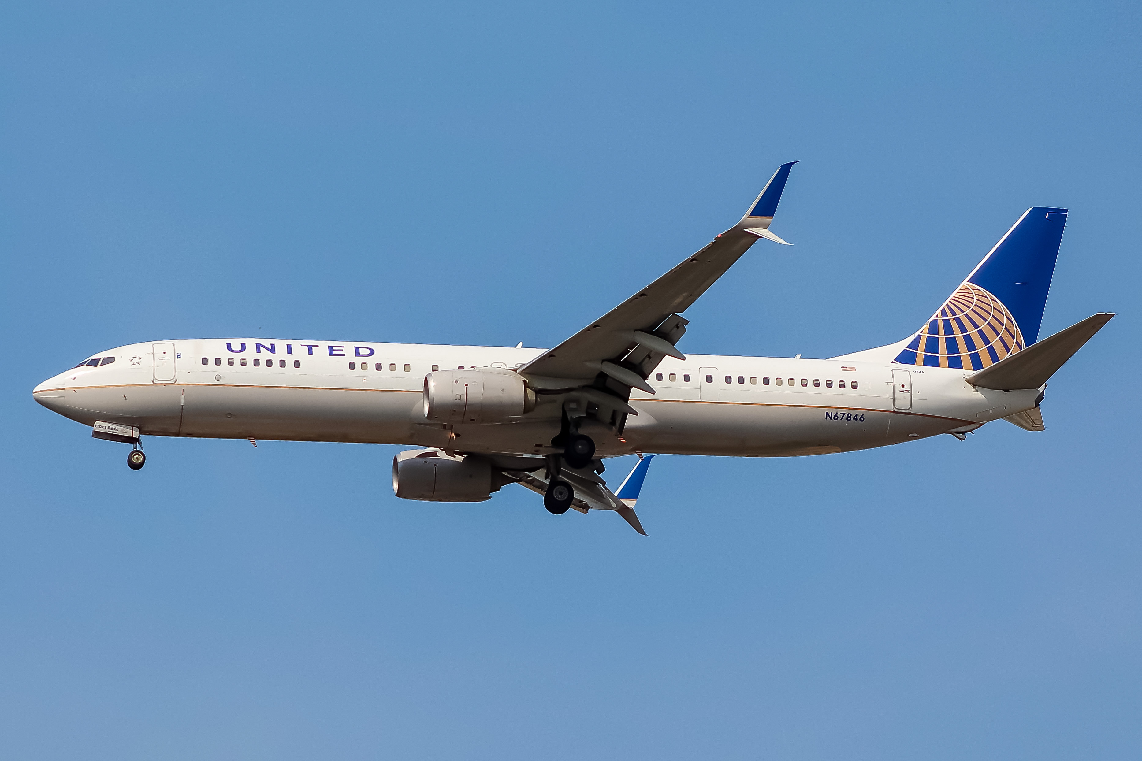 Full size: United Airlines Boeing 737-900 N67846 at Chicago O'Hare International Airport