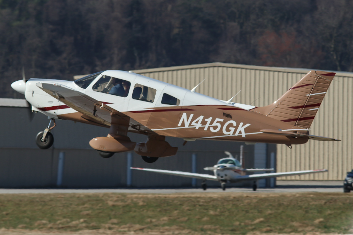 Full size: PRIVATE Piper 28 Archer N415GK at York Airport