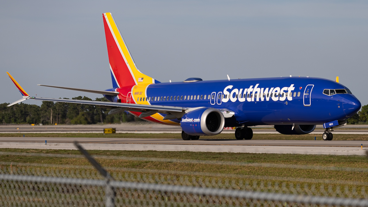 Full size: Southwest Airlines Boeing 737 MAX 8 N8813Q at Orlando International Airport
