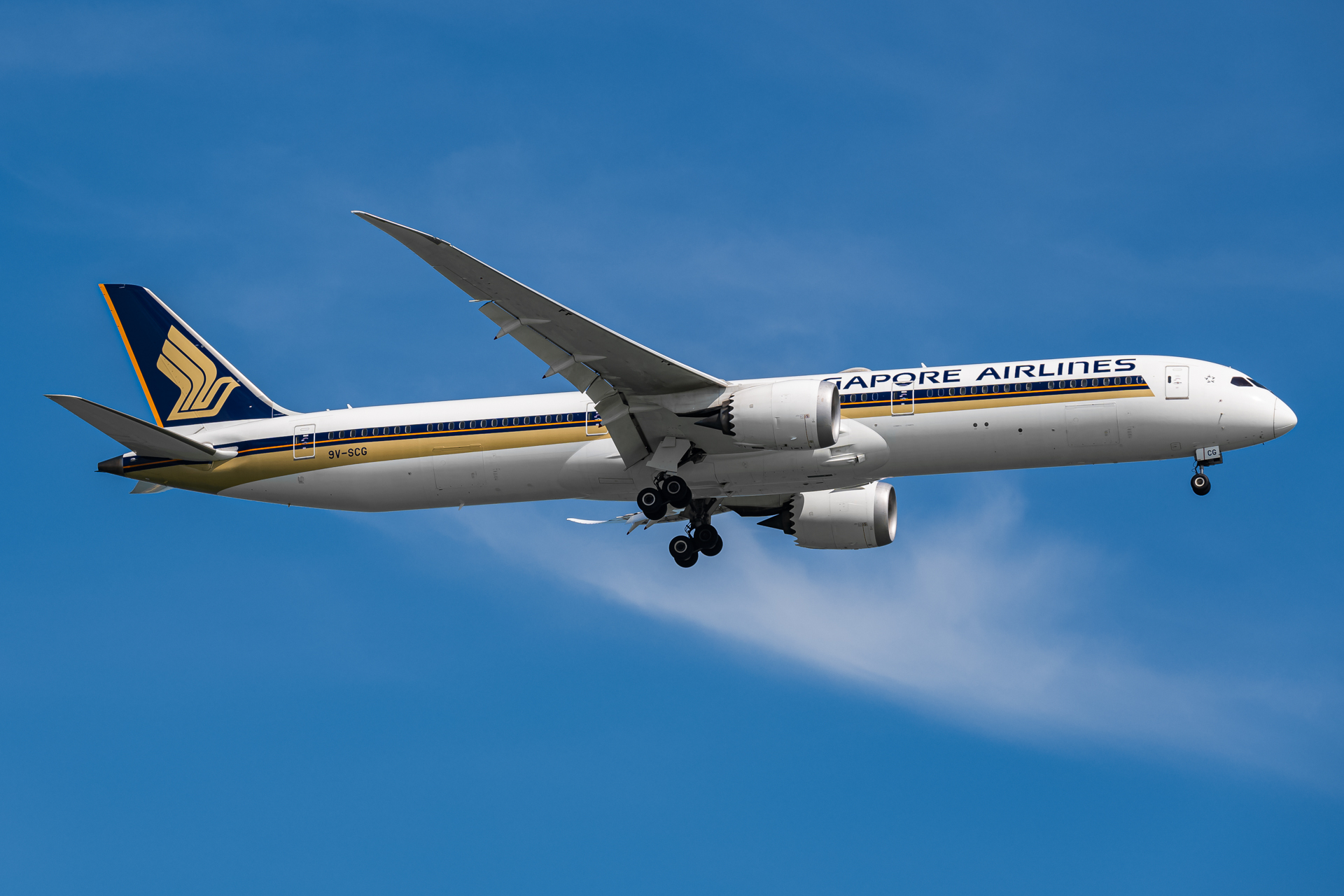 Full size: Singapore Airlines Boeing 787-10 9V-SCG at Singapore-Changi Airport