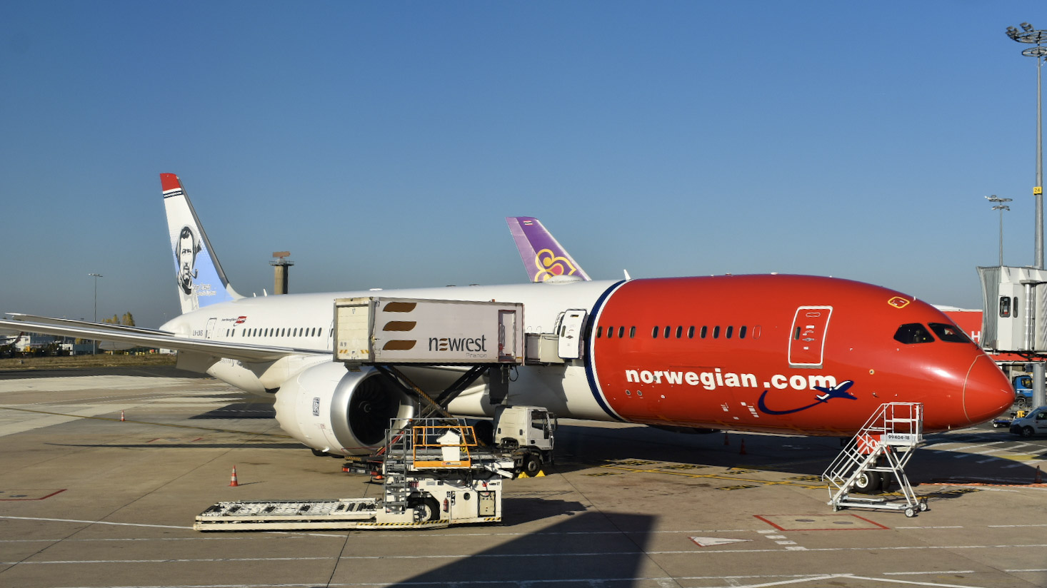 Full size: Norwegian Air Boeing 787-9 LN-LNS at Paris Charles de Gaulle Airport
