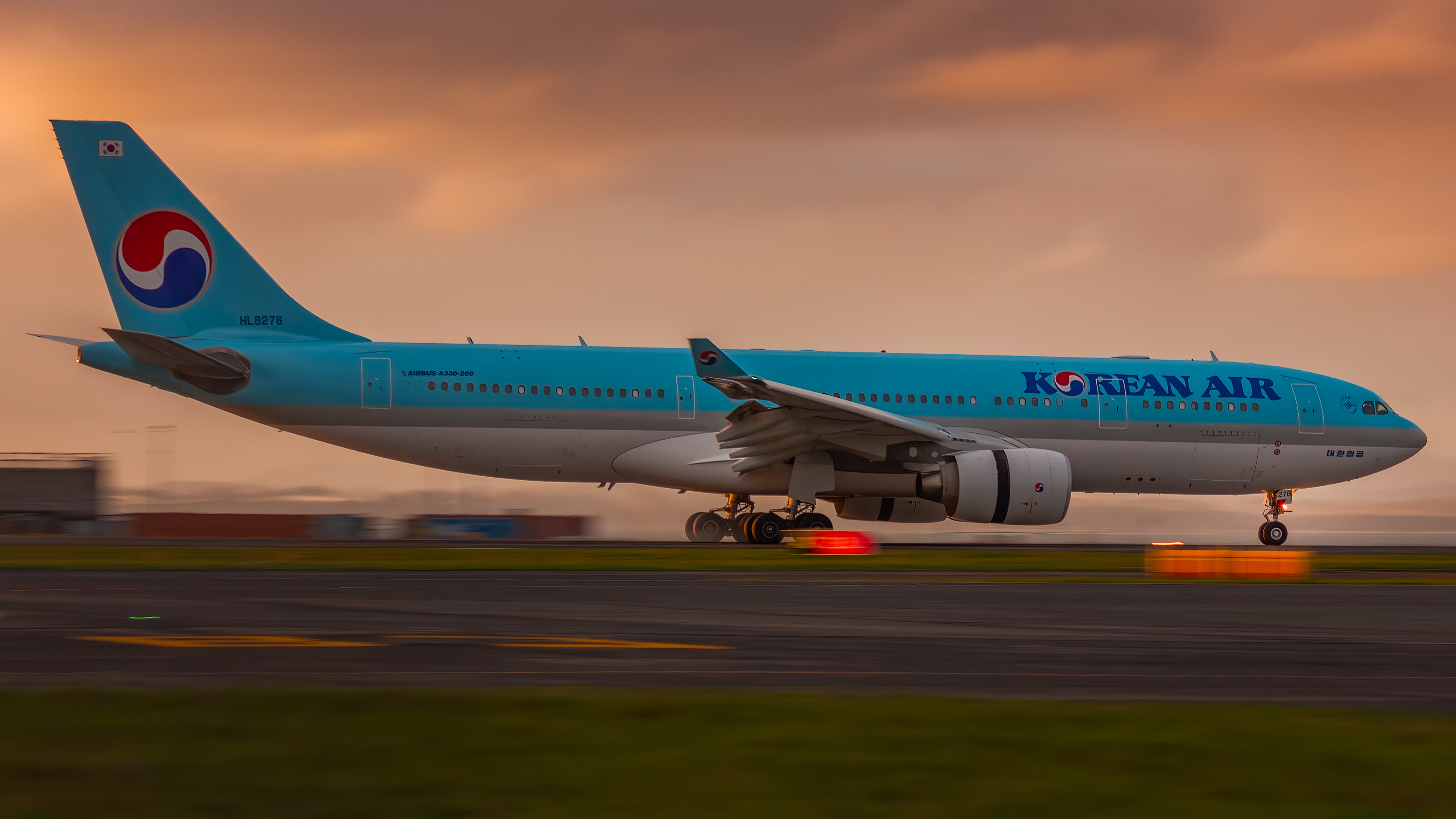 Full size: Korean Air Airbus A330-200 HL8276 at Auckland International Airport