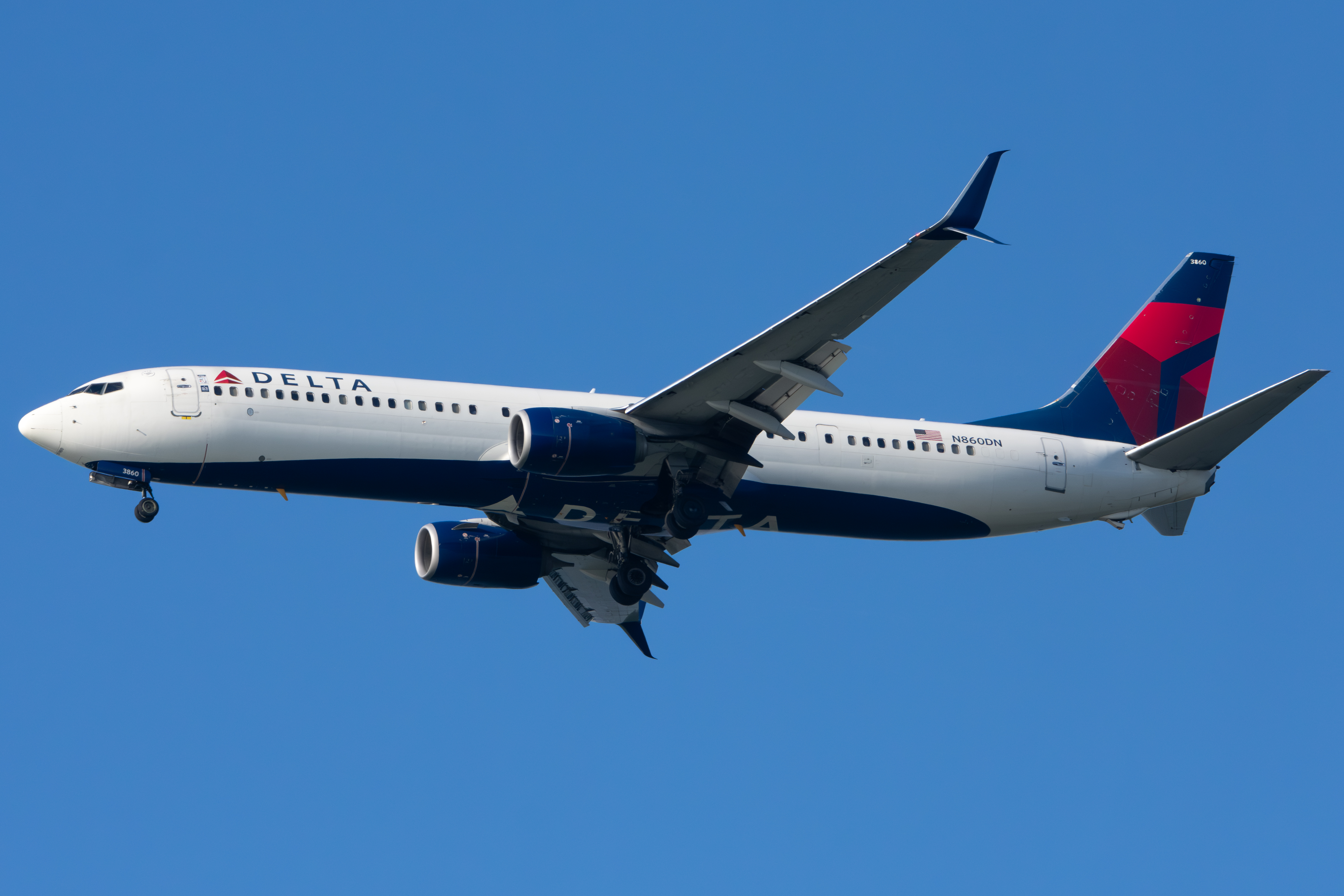 Full size: Delta Airlines Boeing 737-900 N860DN at San Francisco International Airport