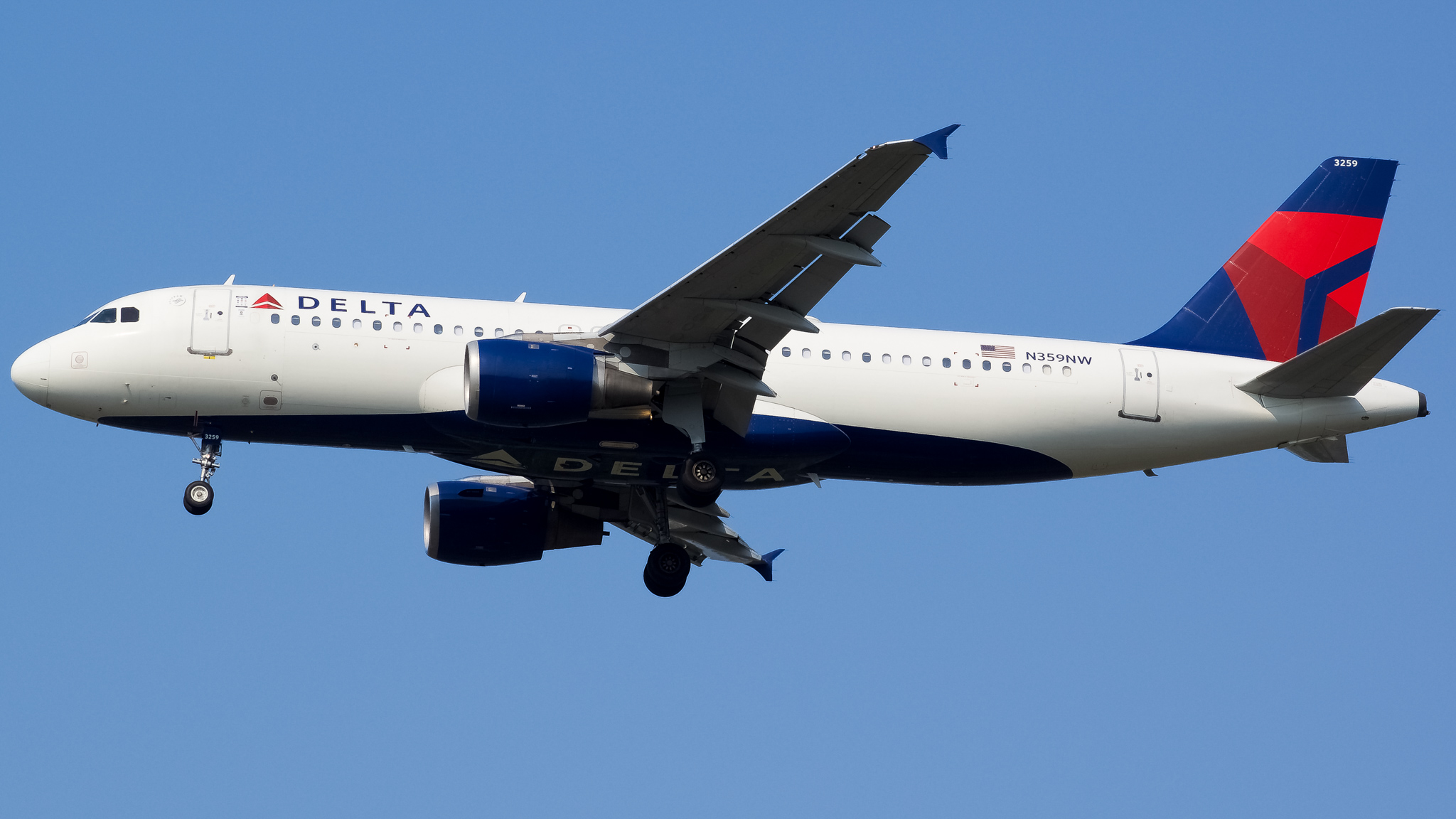 Full size: Delta Airlines Airbus A320 N359NW at Washington Dulles International Airport