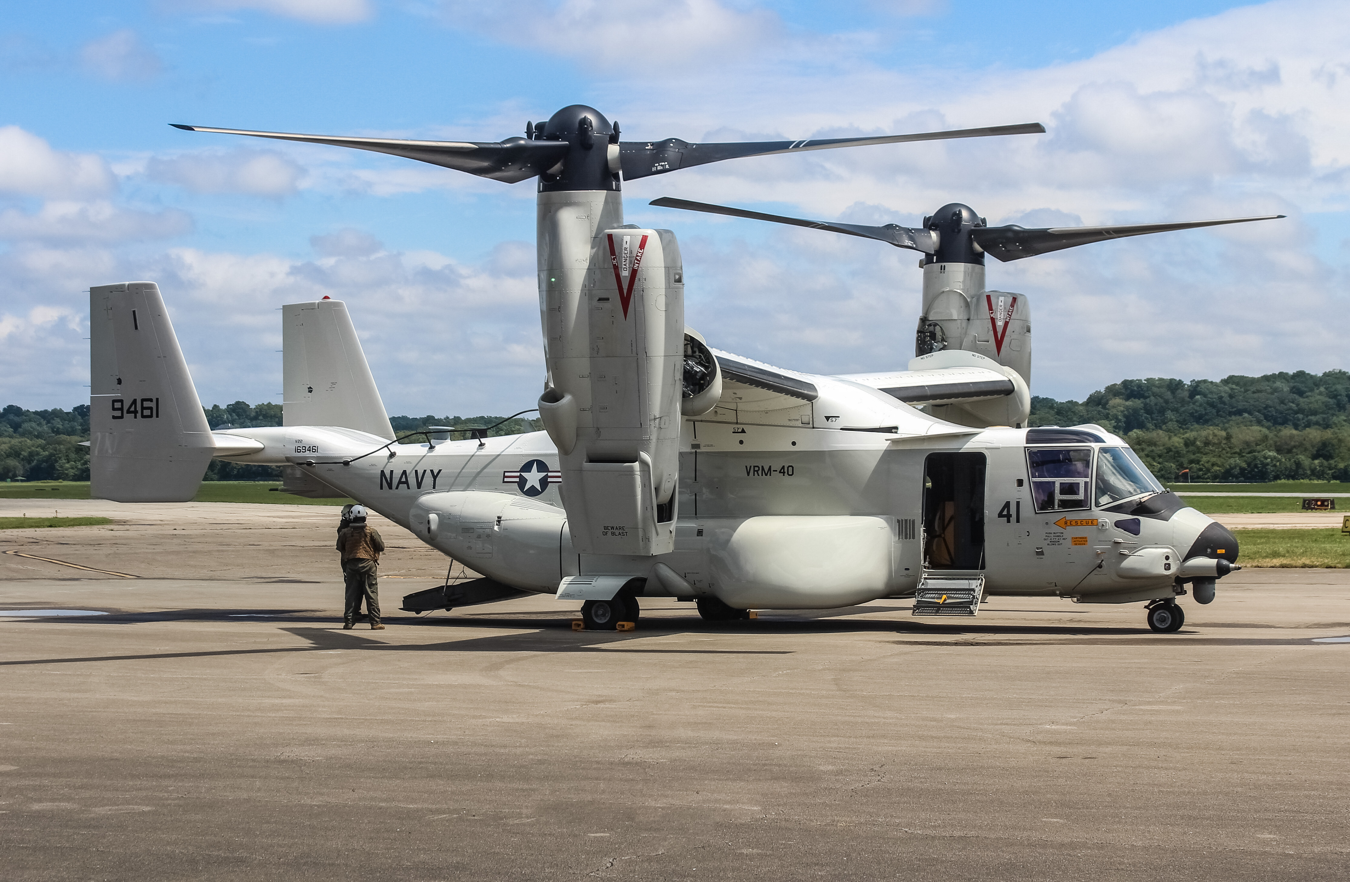 Full size: USN - United States Navy Boeing CMV-22 Osprey 169461 at Cincinnati Municipal Airport/Lunken Field