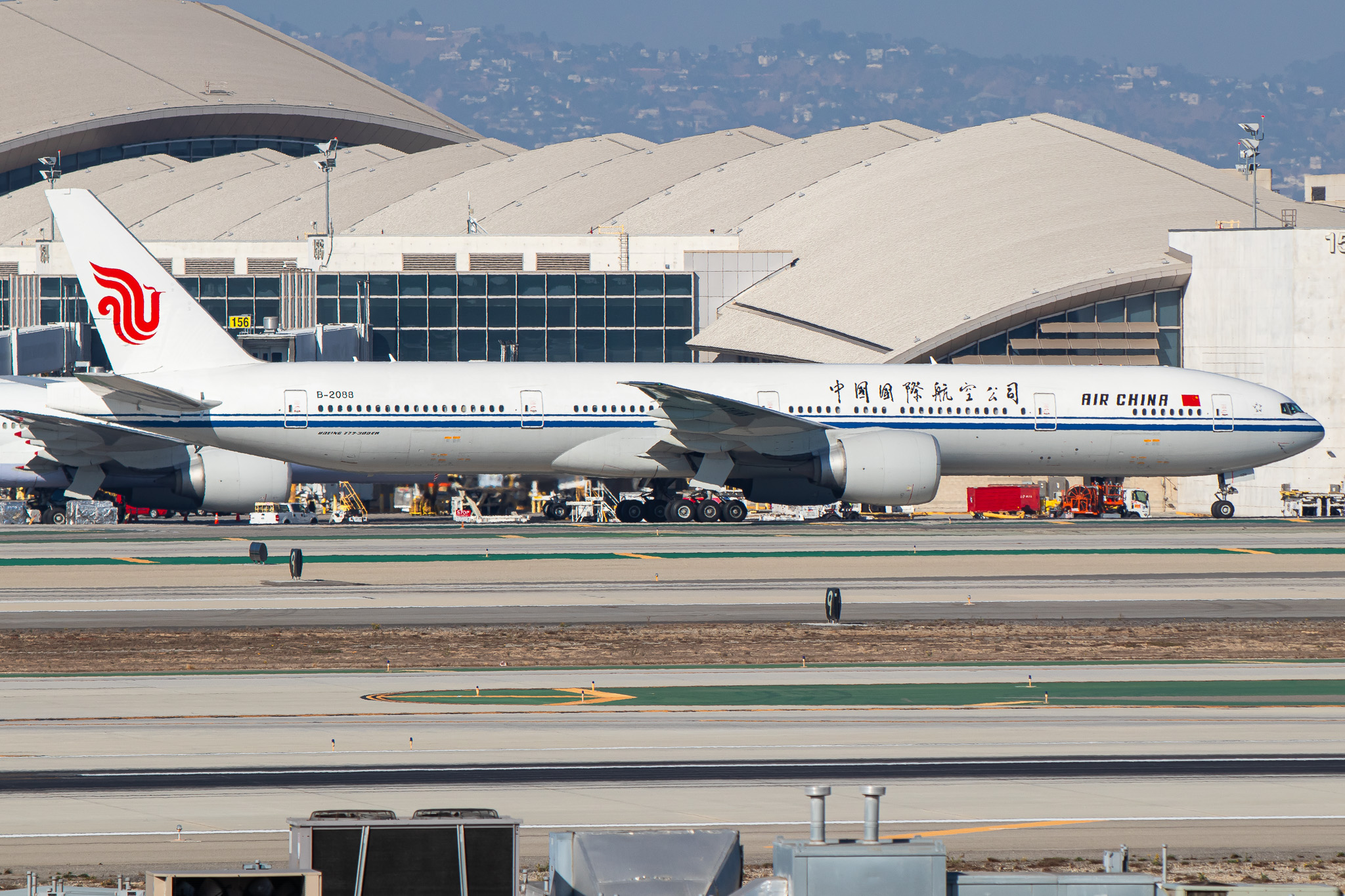 Full size: Air China Boeing 777-300ER B-2088 at Los Angeles International Airport
