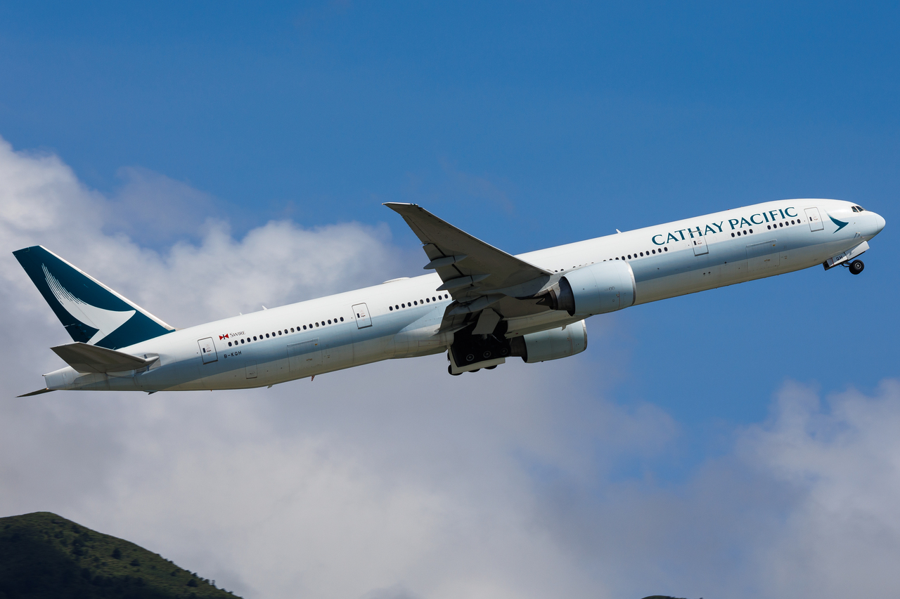 Full size: Cathay Pacific Boeing 777-300ER B-KQH at Hong Kong International Airport