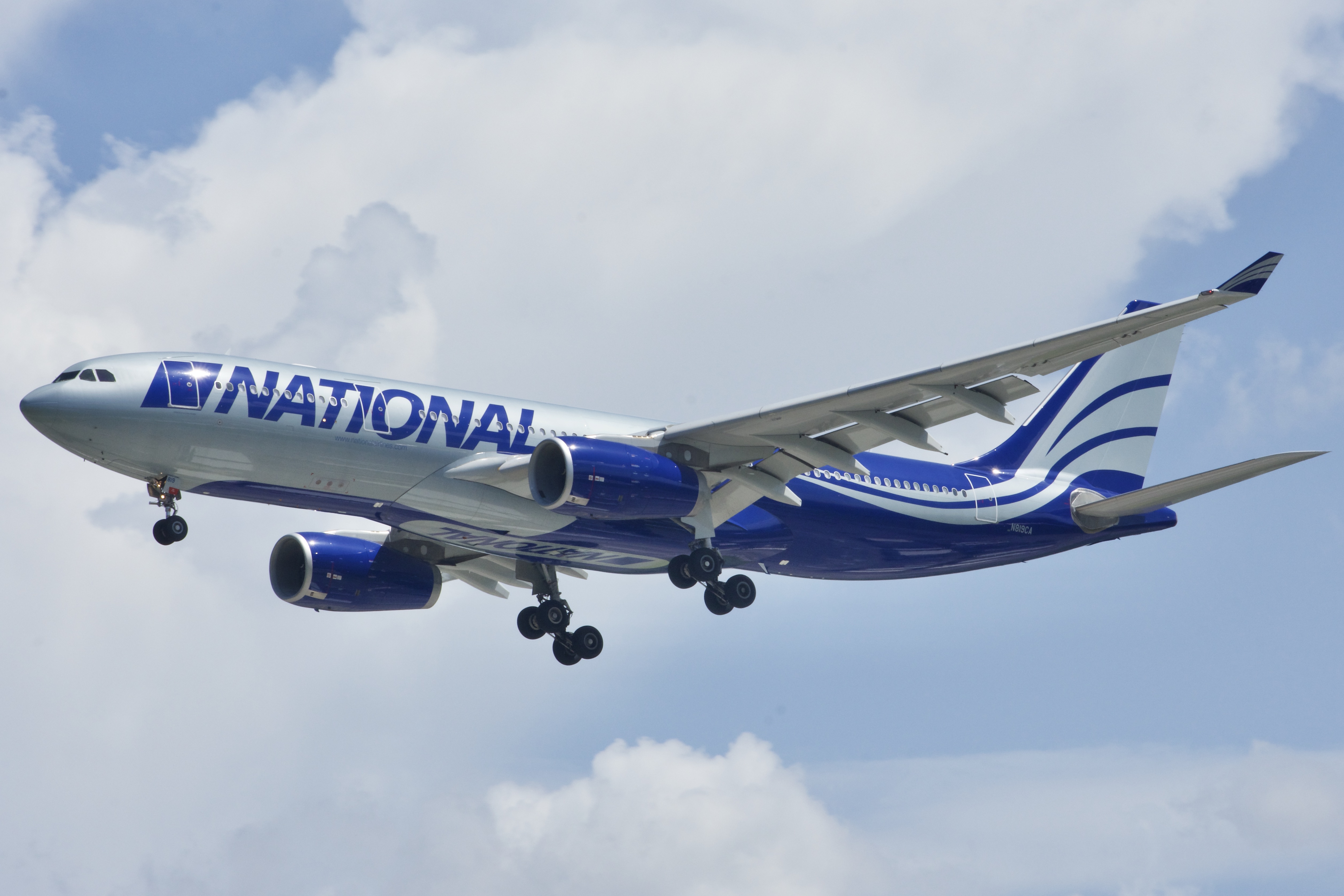 Full size: National Airlines Airbus A330-200 N819CA at Orlando International Airport