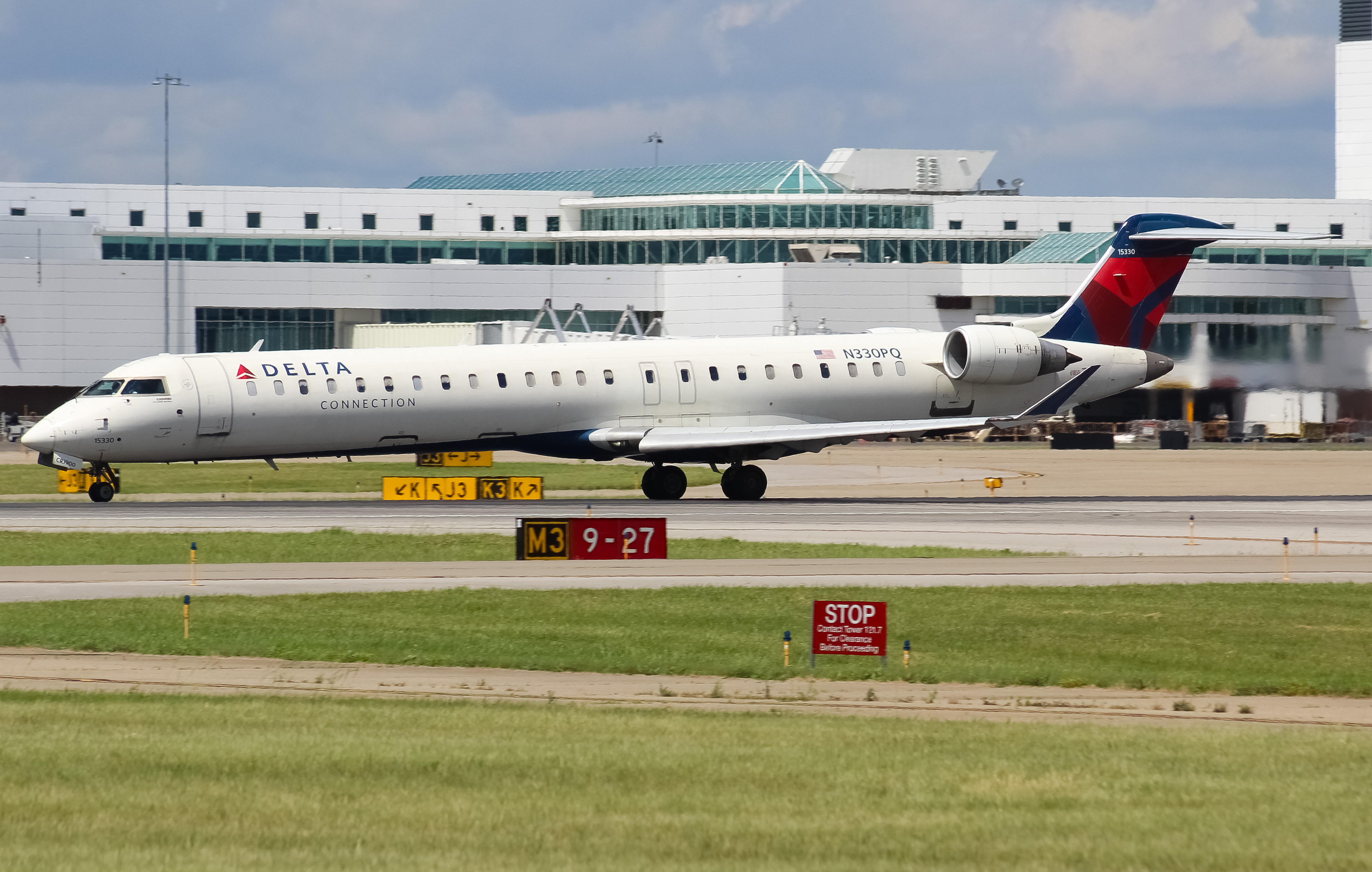 Full size: Delta Connection Mitsubishi CRJ-900 N330PQ at Cincinnati/Northern Kentucky International Airport