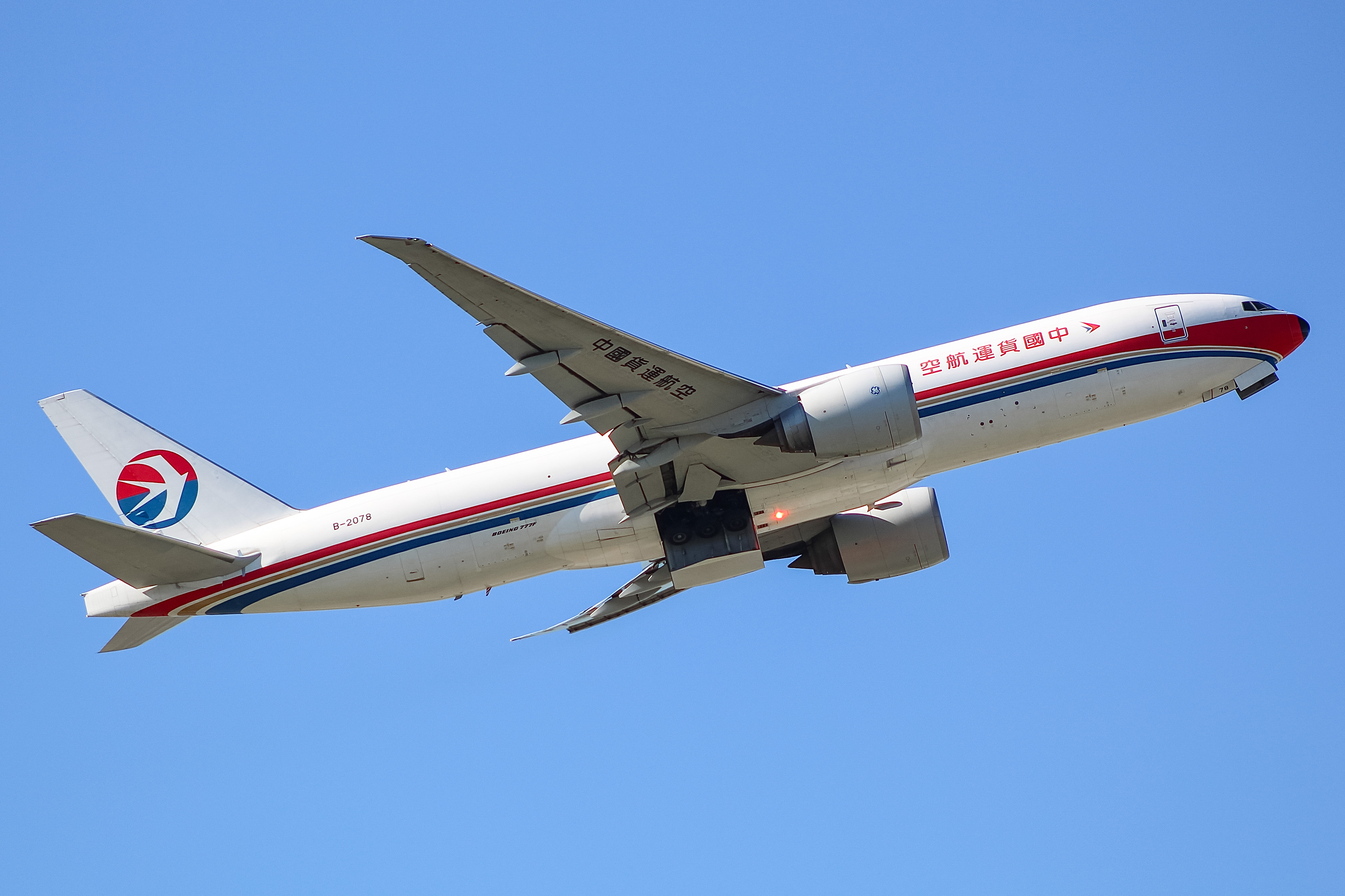 Full size: China Cargo Airlines Boeing 777-F B-2078 at Chicago O'Hare International Airport
