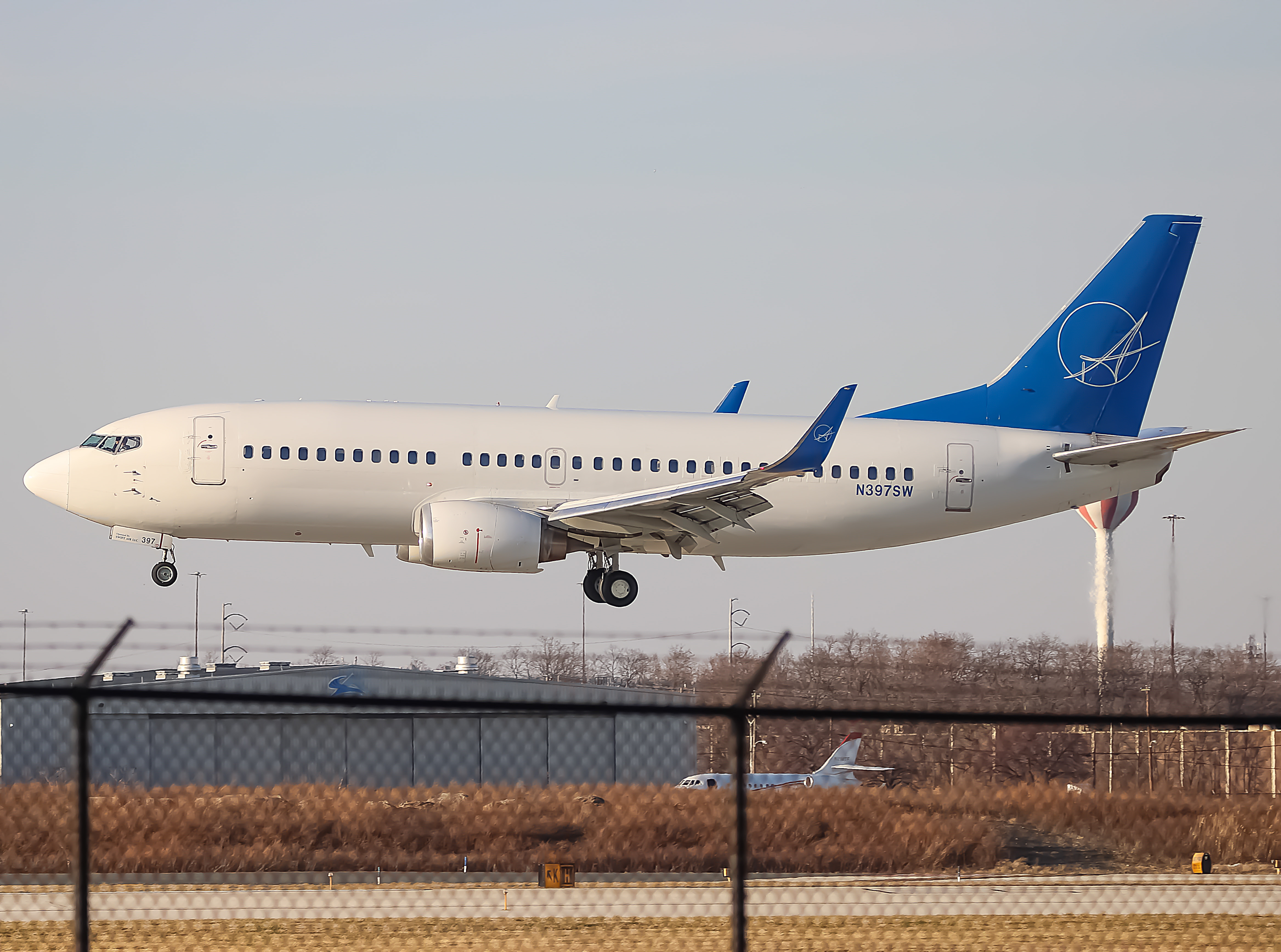 Full size: Swift Air Boeing 737-300 N397SW at Philadelphia International Airport