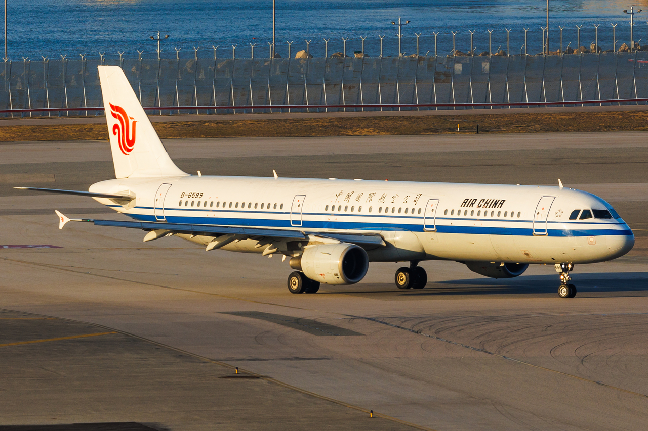 Full size: Air China Airbus A321-200 B-6599 at Hong Kong International Airport