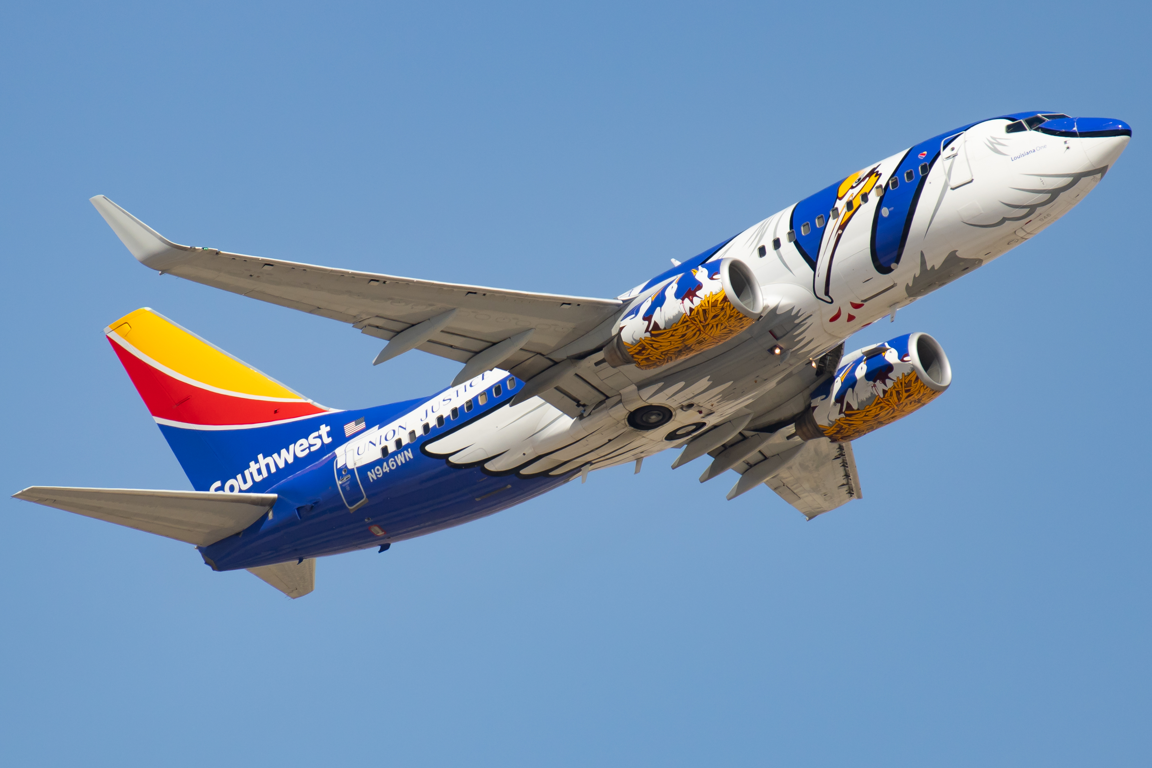 Full size: Southwest Airlines Boeing 737-700 N946WN at Phoenix Sky Harbor International Airport