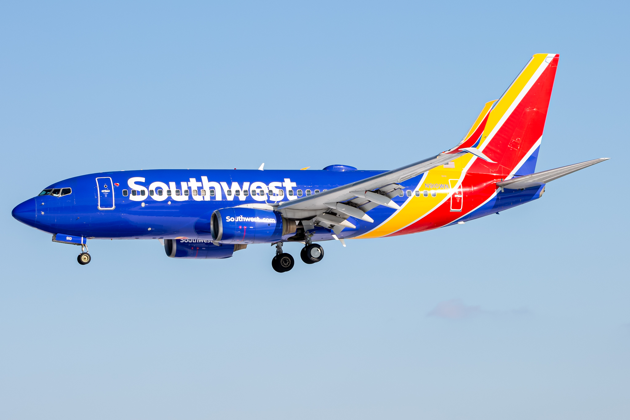 Full size: Southwest Airlines Boeing 737-700 N910WN at Baltimore/Washington International Thurgood Marshall Airport