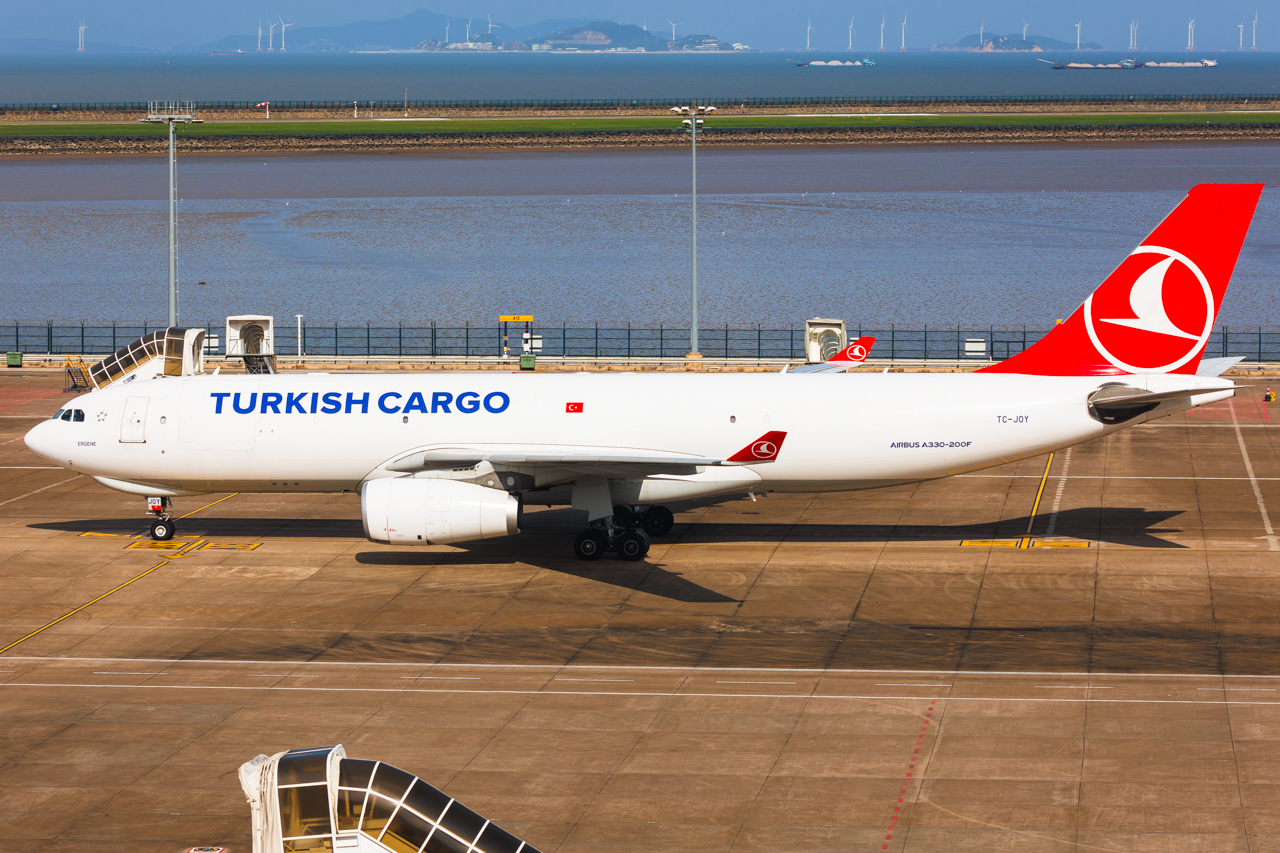 Full size: Turkish Airlines Cargo Airbus A330-200F TC-JOY at Macau International Airport