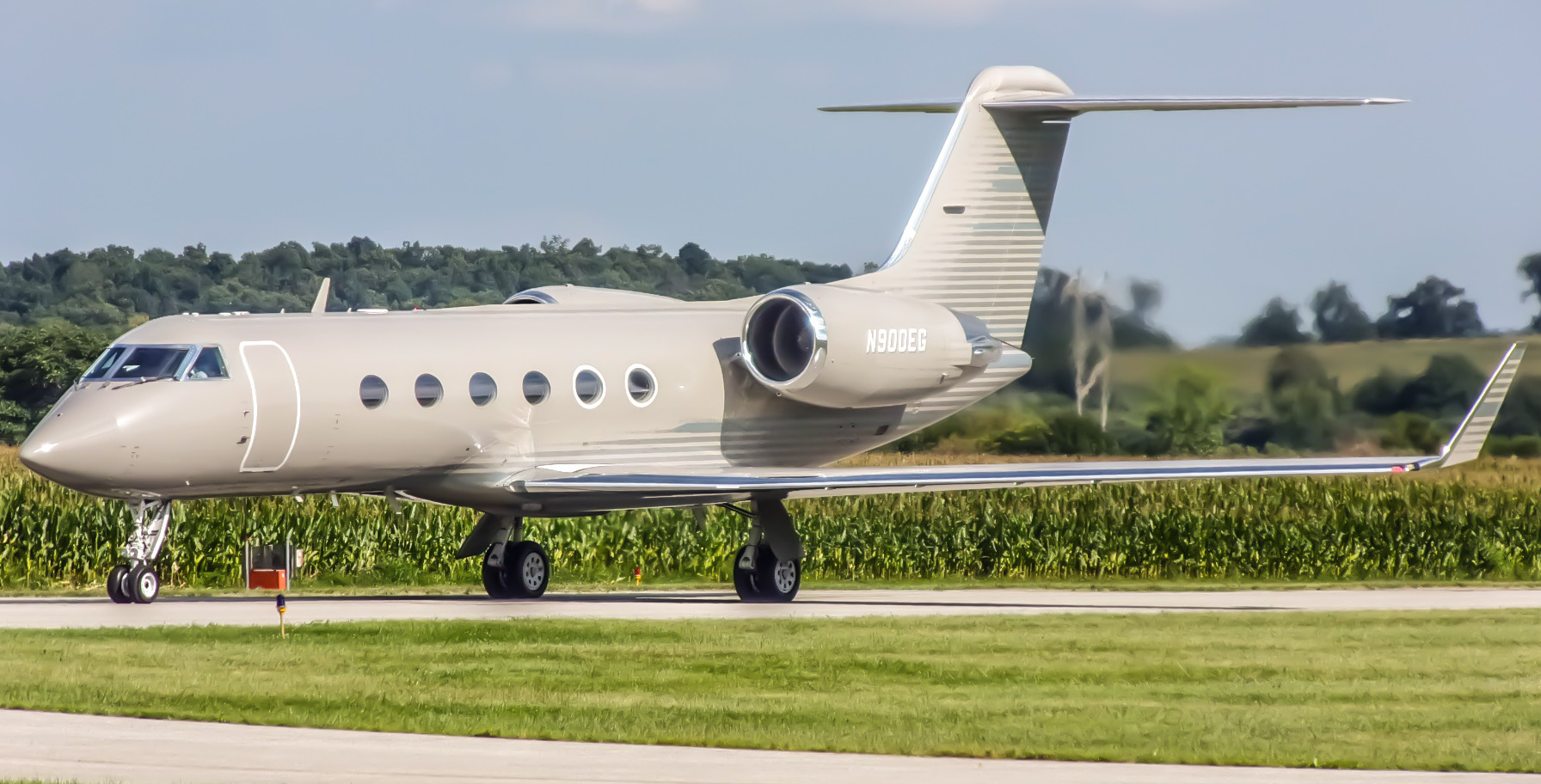 Full size: Volo Aviation Gulfstream IV N900EG at York Airport