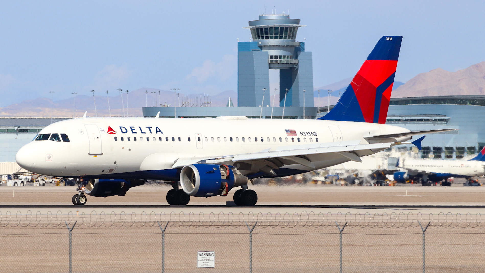 Full size: Delta Airlines Airbus A319 N318NB at Harry Reid International Airport