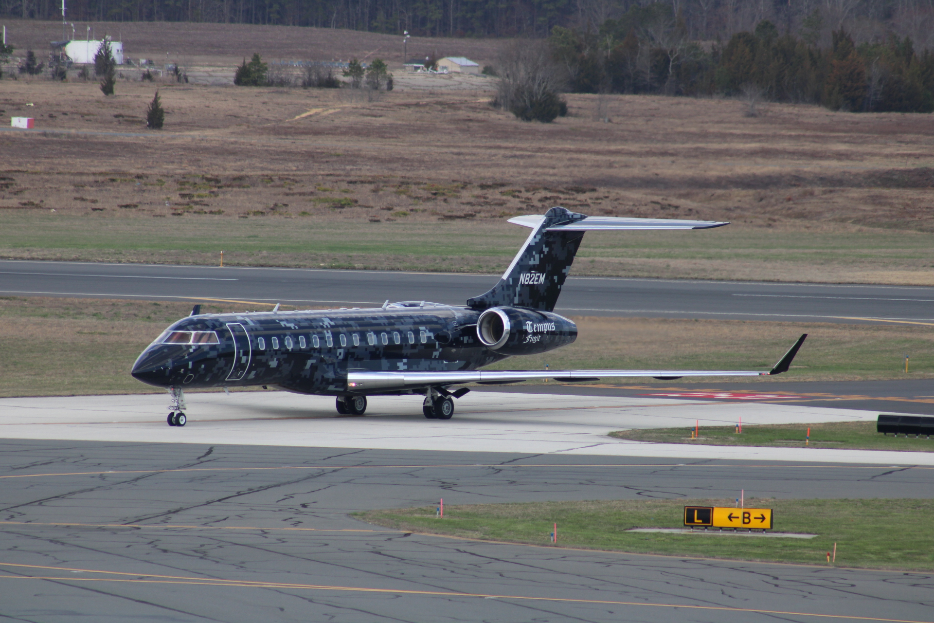 Full size: PRIVATE Bombardier Global Express XRS N82EM at Atlantic City International Airport