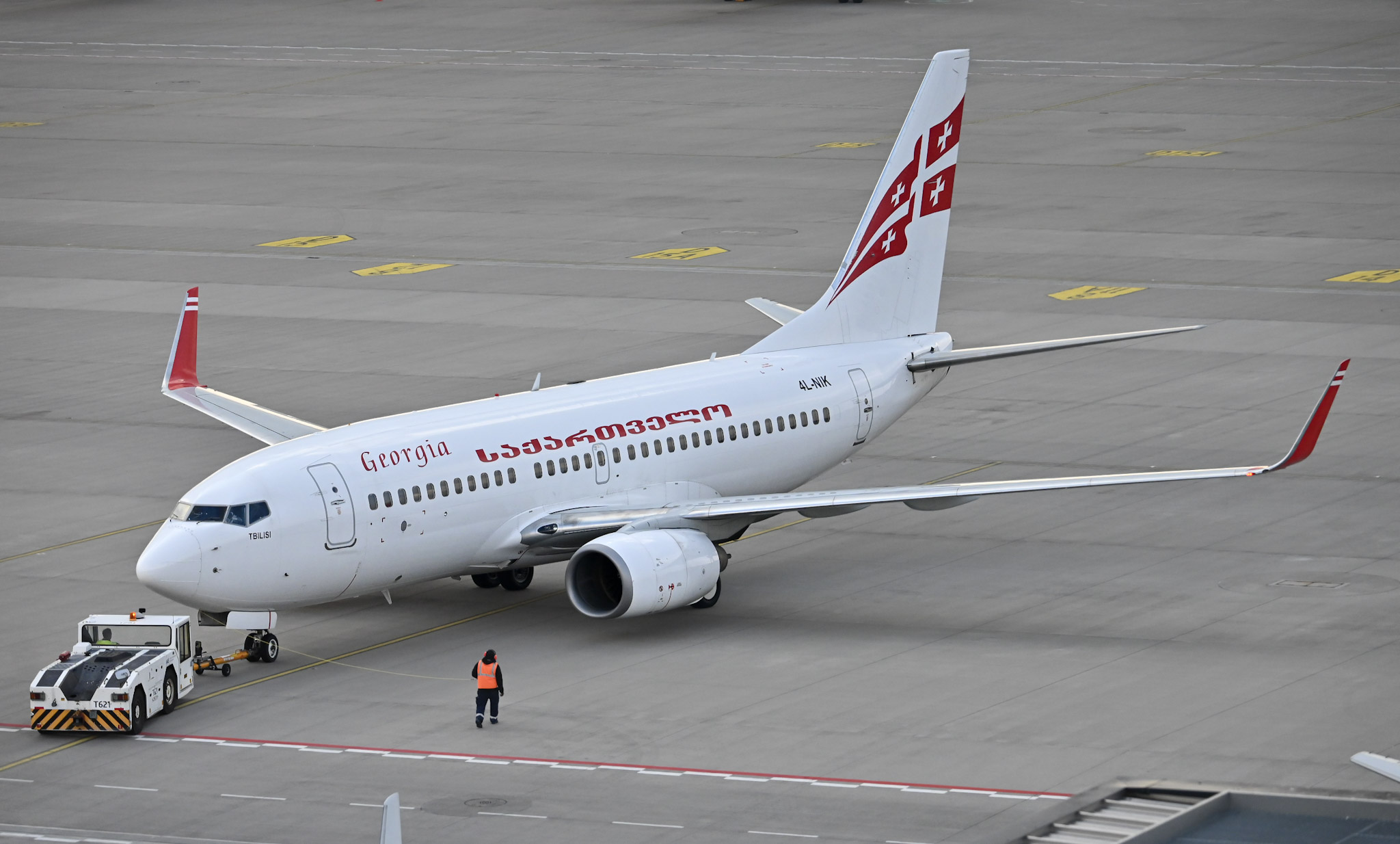 Full size: Georgian Airways Boeing 737-700 4L-NIK at Berlin Brandenburg Airport