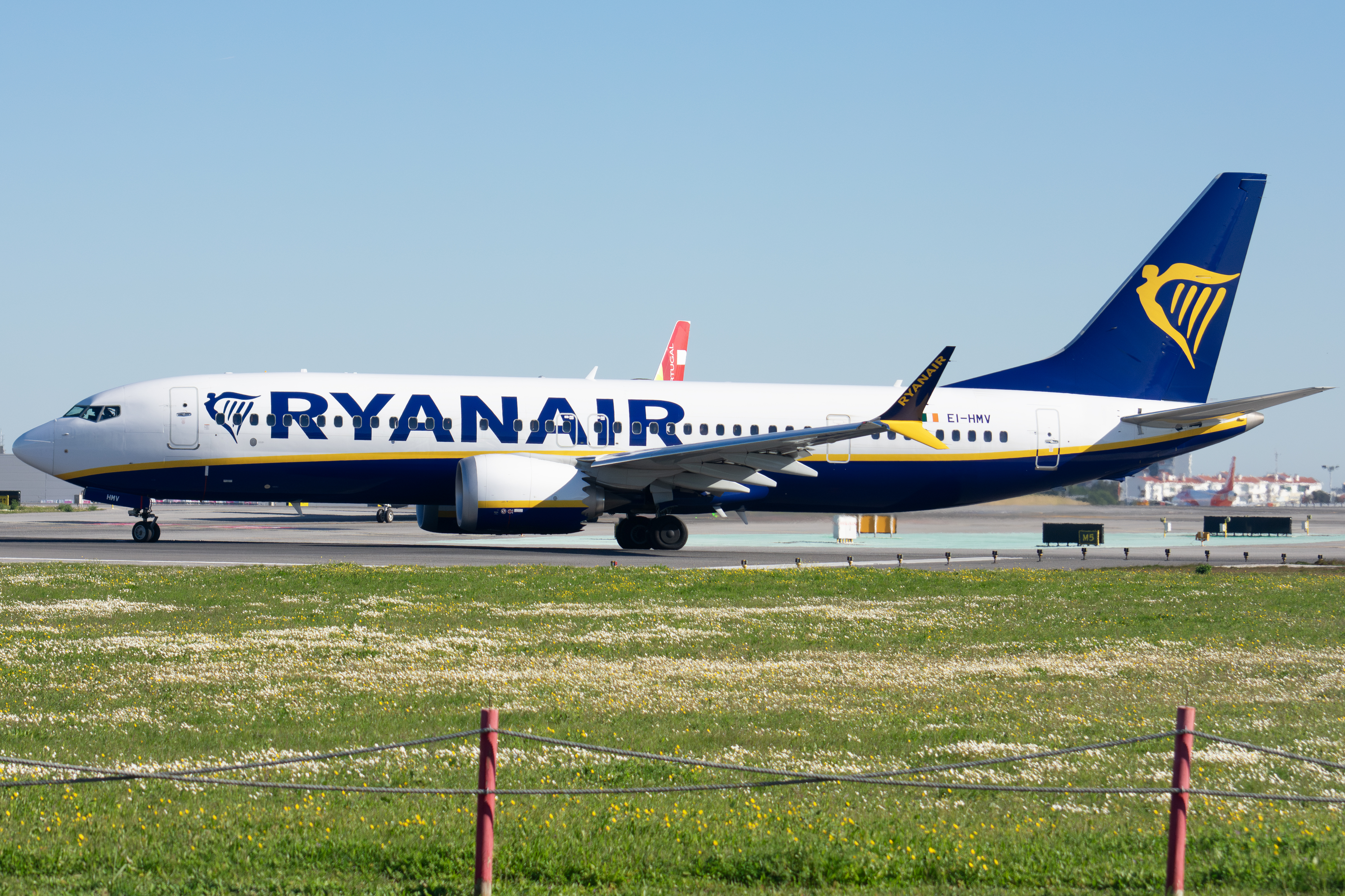 Full size: RyanAir Boeing 737 MAX 8 EI-HMV at Lisbon Humberto Delgado Airport