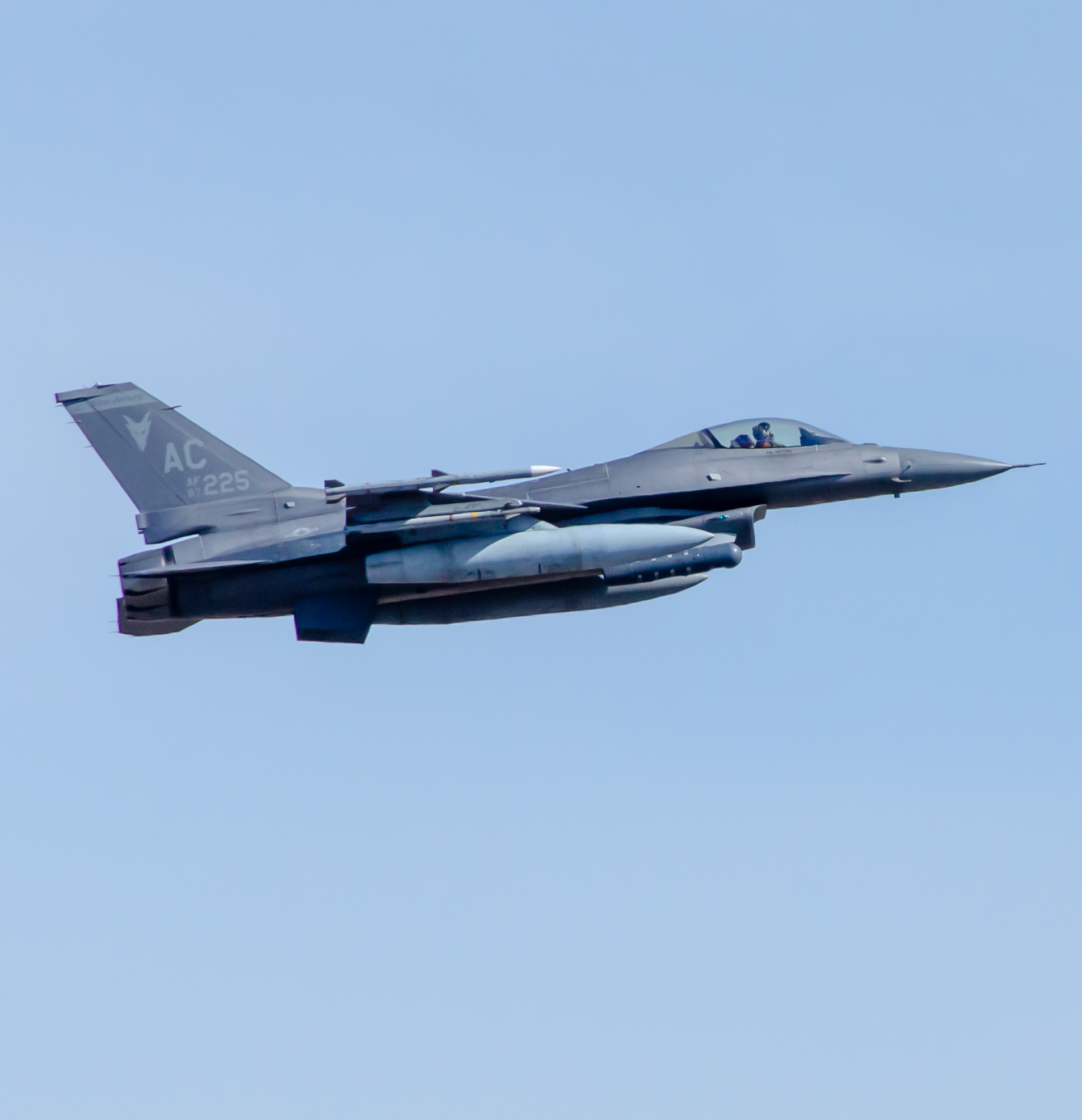 Full size: Air National Guard General Dynamics F-16 Fighting Falcon 87-0225 at Atlantic City International Airport