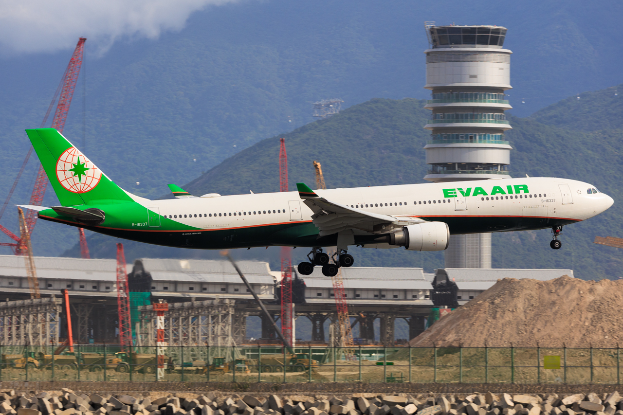 Full size: EVA Air Airbus A330-300 B-16337 at Hong Kong International Airport