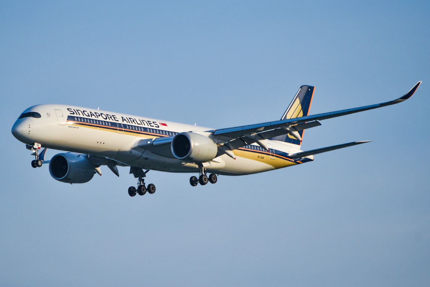 Full size: Singapore Airlines Airbus A350-900 9V-SHH at Singapore-Changi Airport