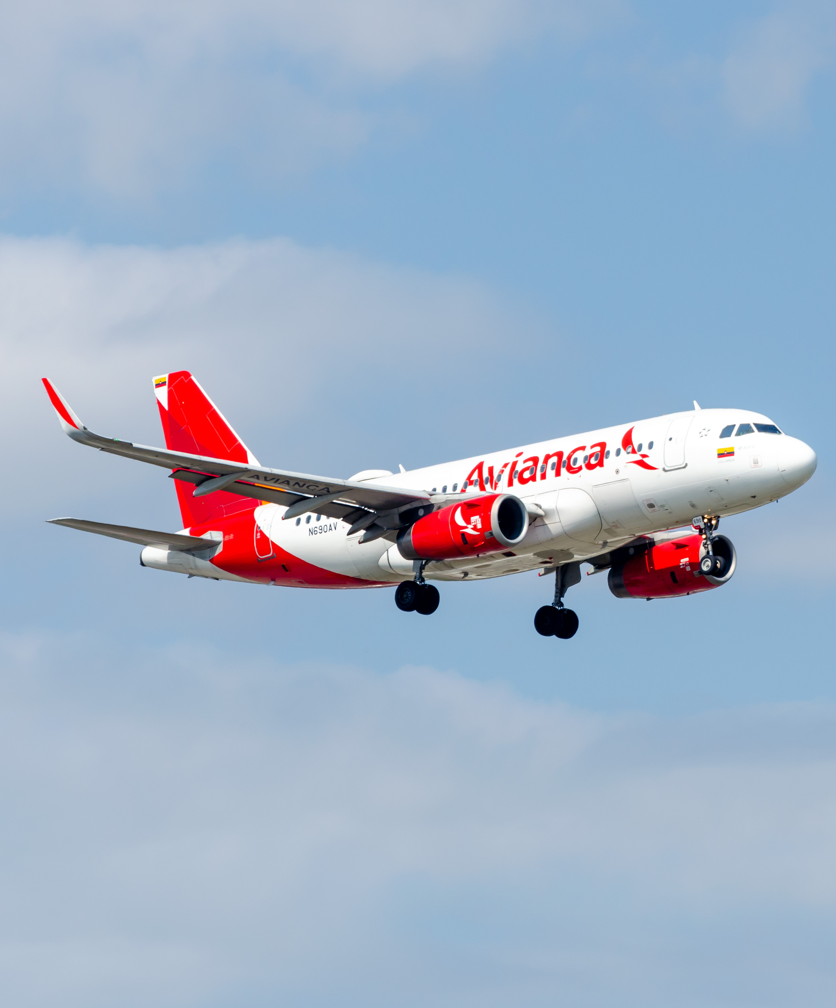 Full size: Avianca Airbus A319 N690AV at John F. Kennedy International Airport