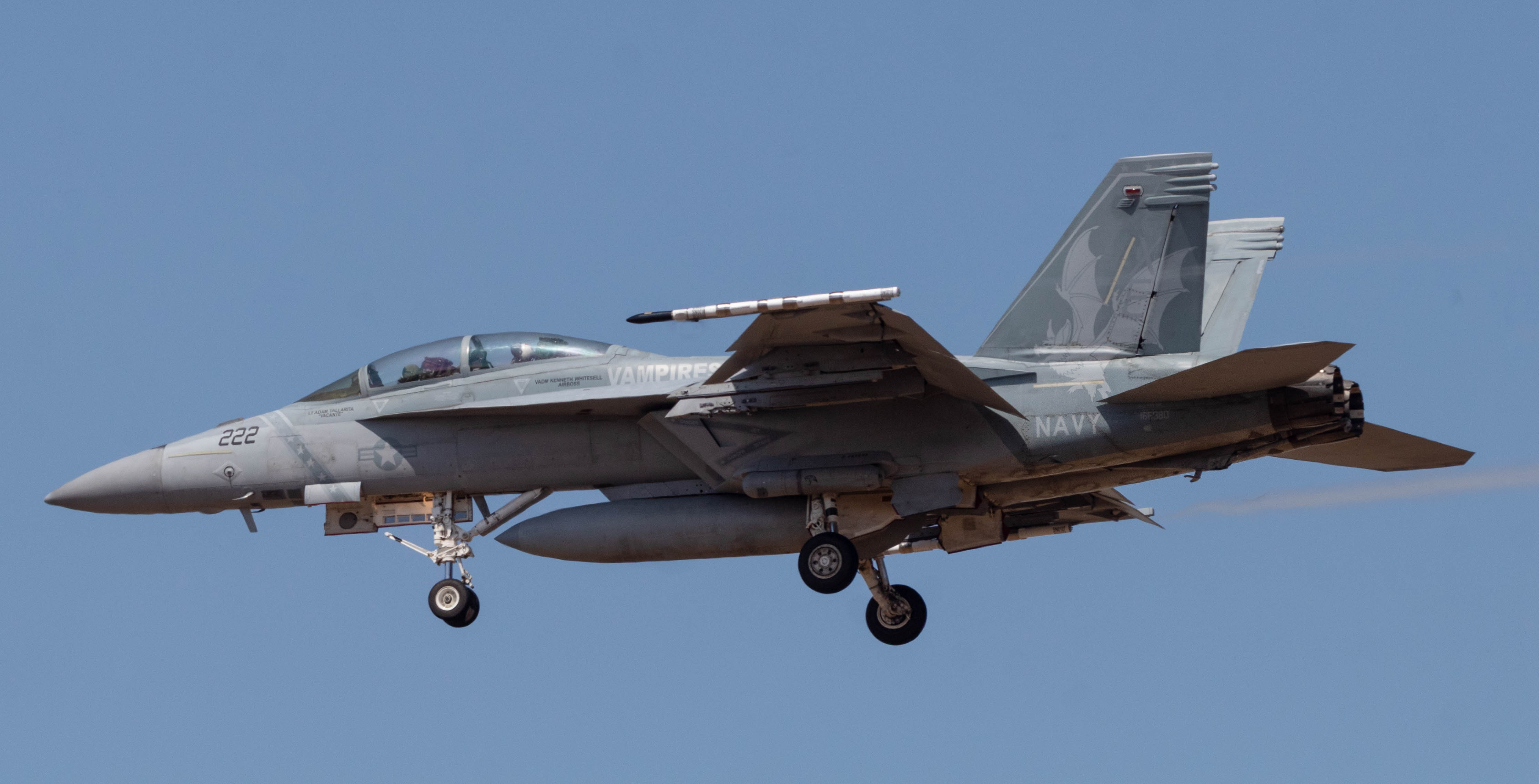 Full size: US Navy Boeing F/A-18E/F Super Hornet 166980 at Point Mugu NAS