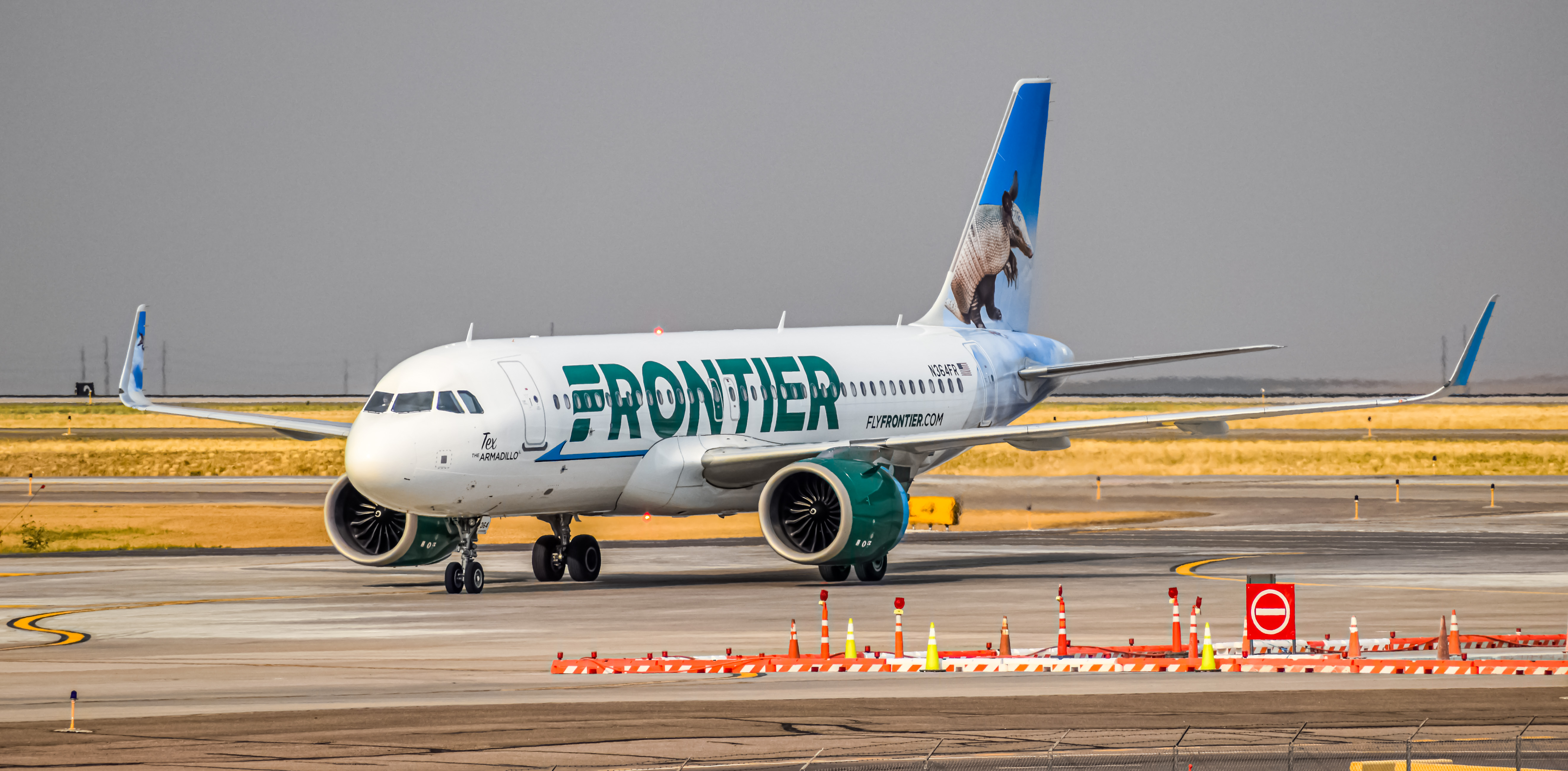Full size: Frontier Airlines Airbus A320NEO N364FR at Denver International Airport