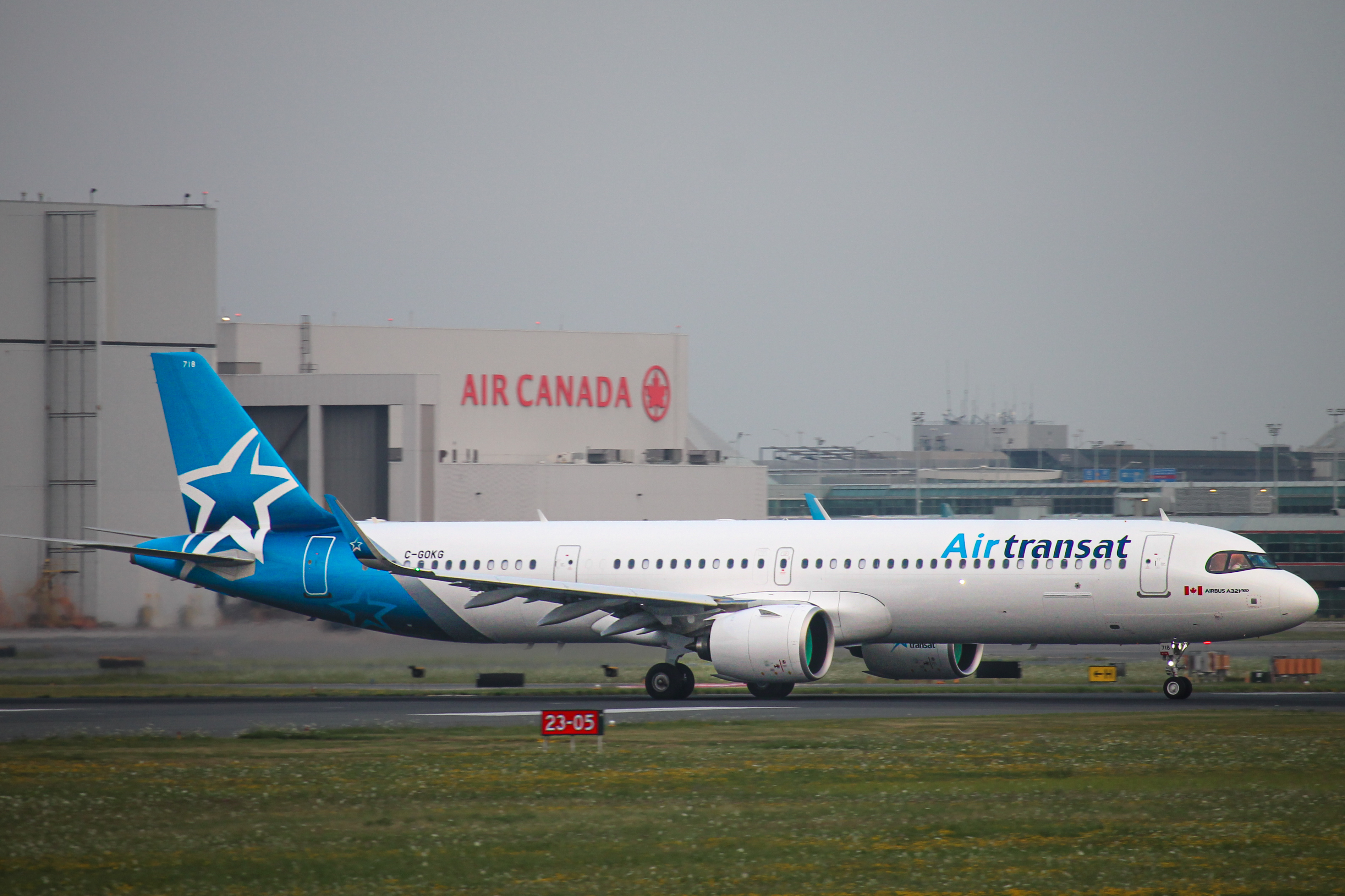 Full size: Air Transat Airbus A321NEO C-GOKG at Lester B Pearson International Airport