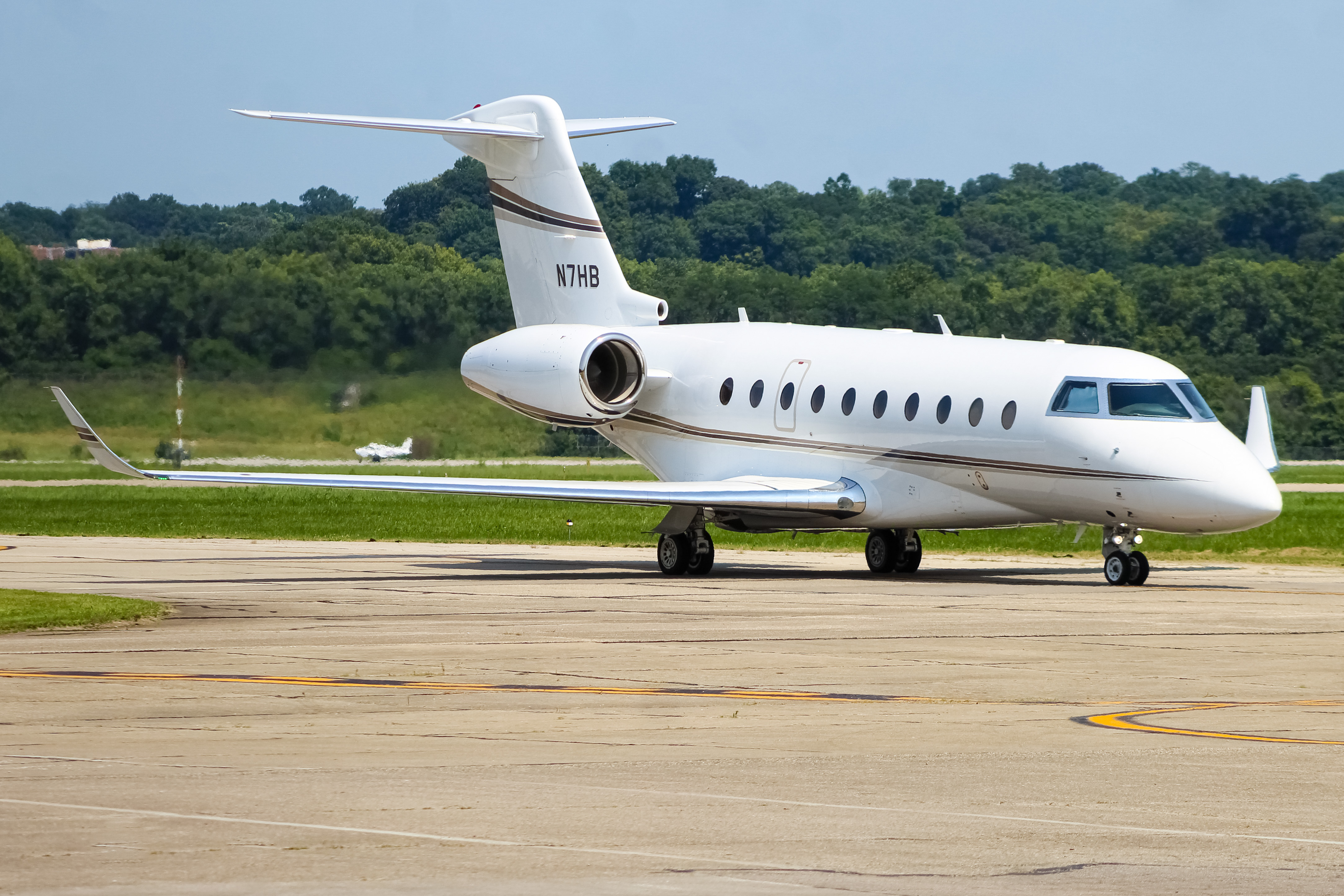 Full size: PRIVATE  Gulfstream G280 N7HB at Cincinnati Municipal Airport/Lunken Field