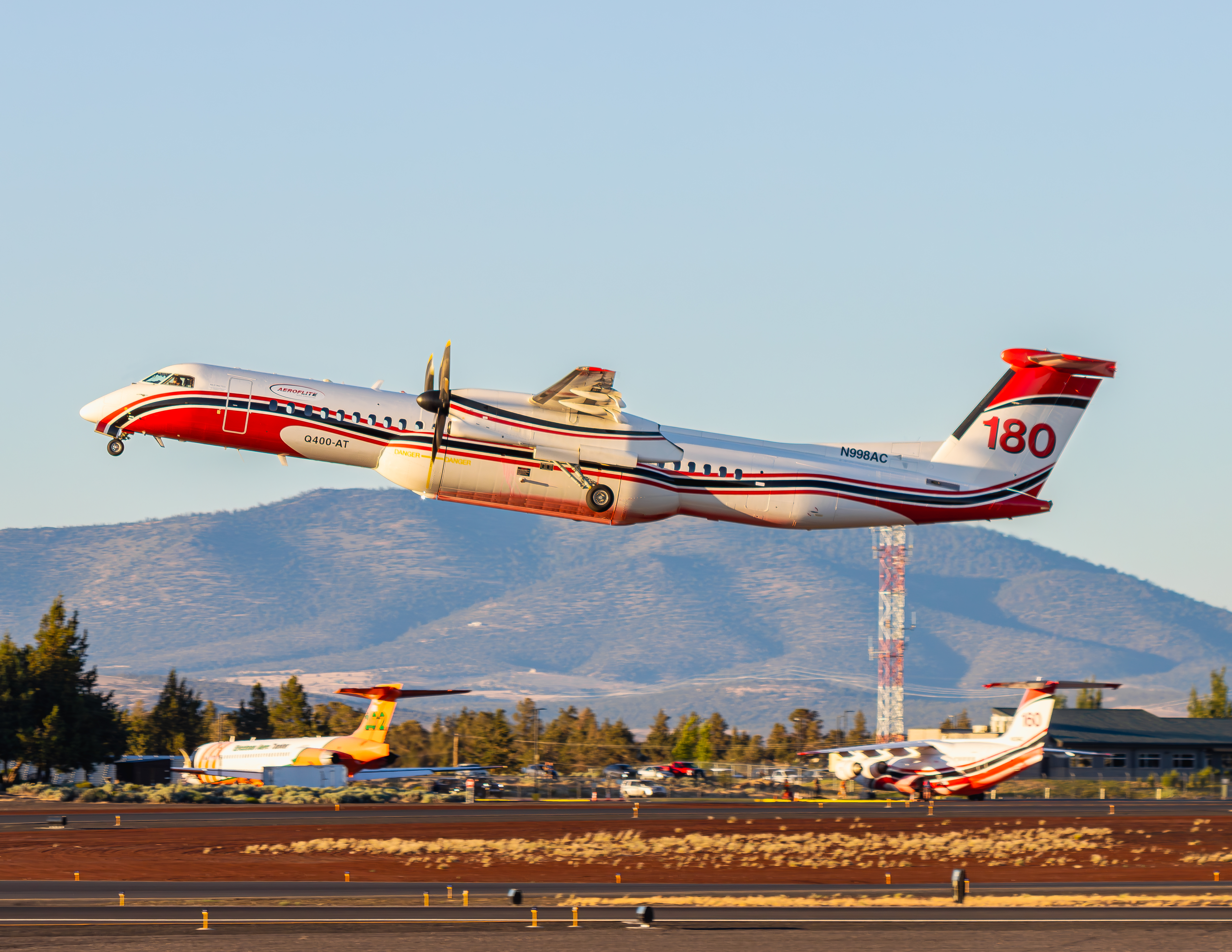 Full size: Aero-Flite Aerial Firefighting De Havilland Dash-8 q400 N998AC at Roberts Field Airport