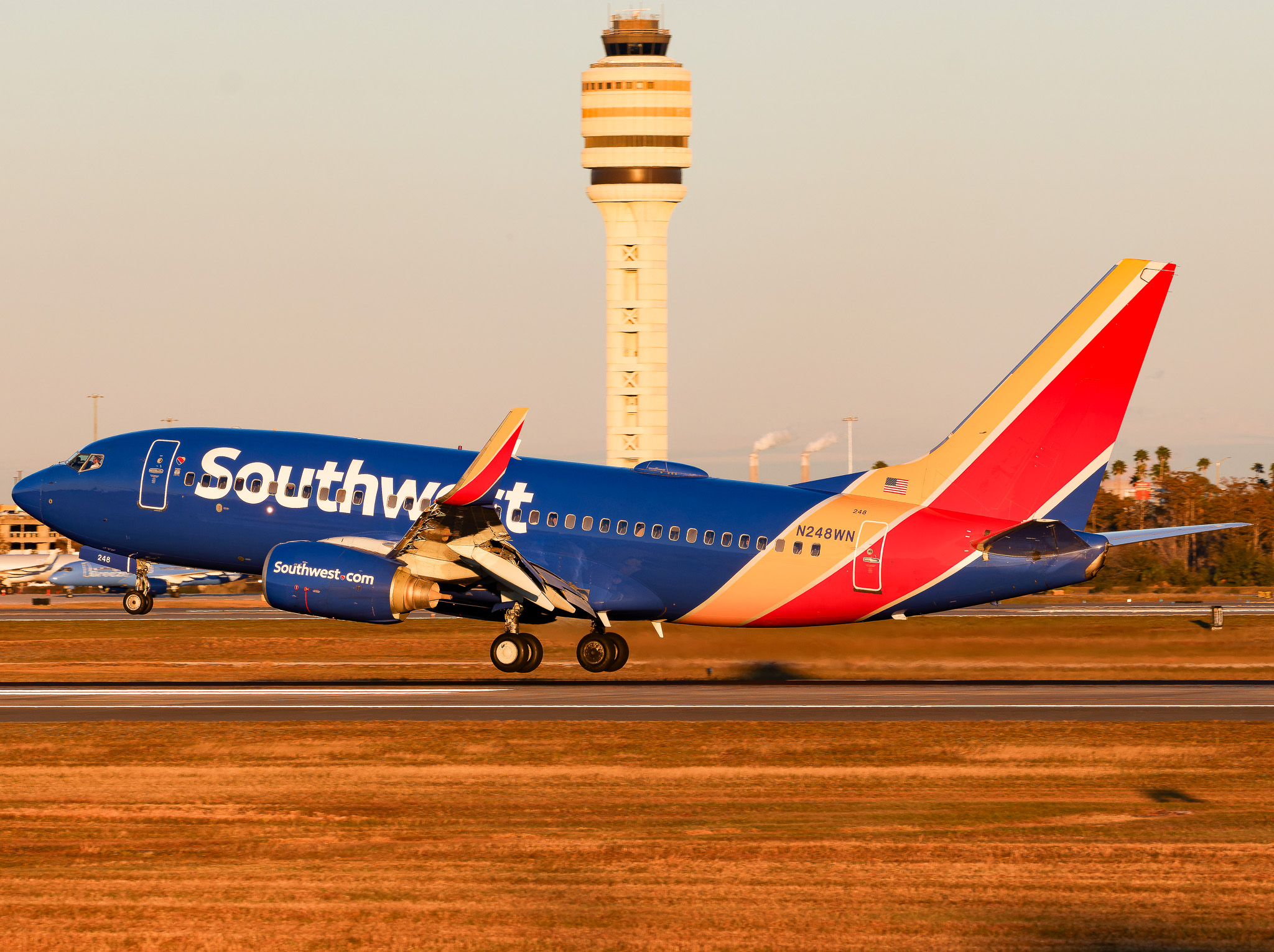 Full size: Southwest Airlines Boeing 737-700 N248WN at Orlando International Airport