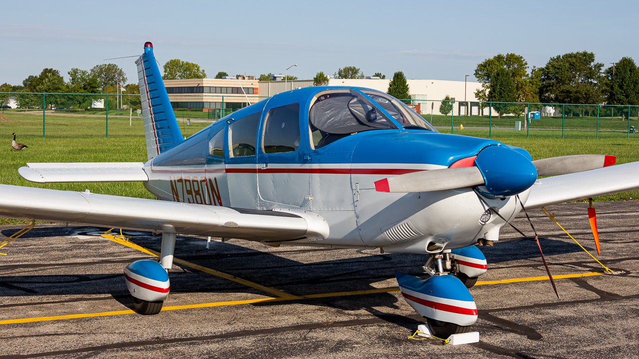 Full size: PRIVATE Piper 28 Cherokee N7980N at Delaware Municipal Airport