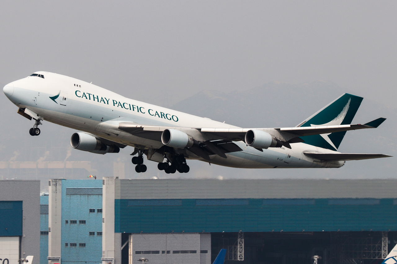 Full size: Cathay Pacific Cargo Boeing 747-400F B-LIC at Hong Kong International Airport