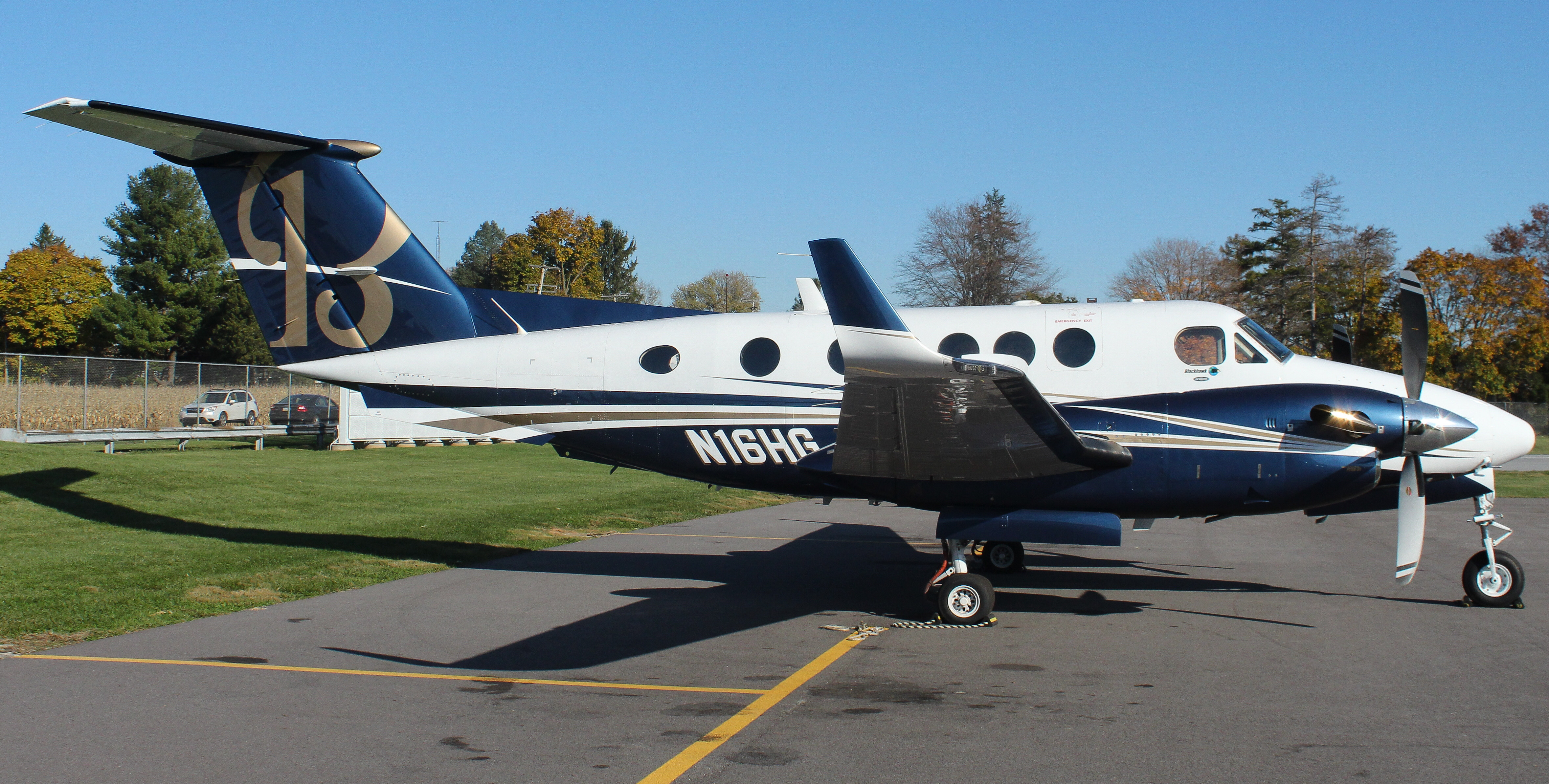 Full size: PRIVATE Beechcraft King Air 200 N16HG at York Airport
