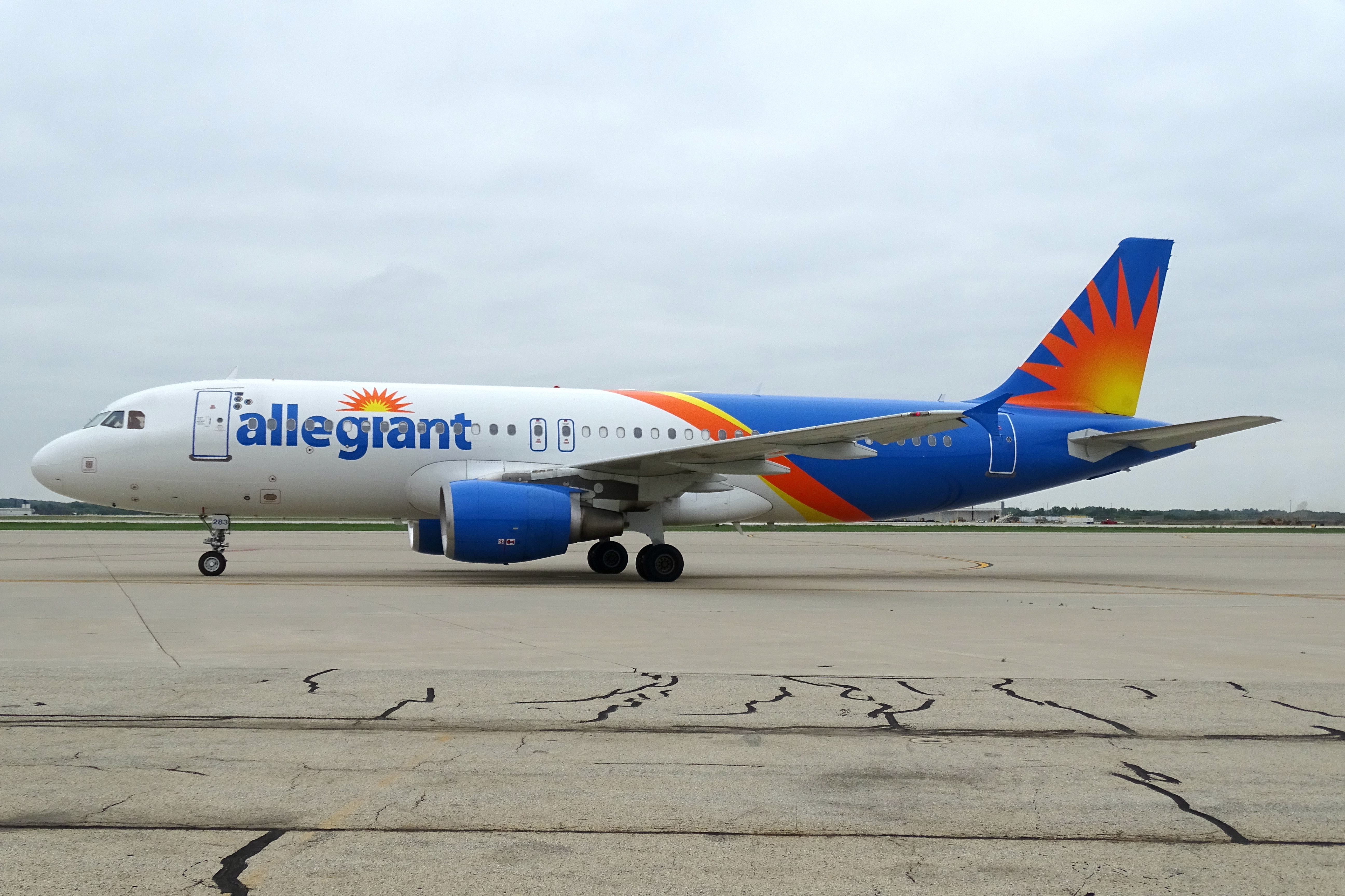 Full size: Allegiant Air Airbus A320 N283NV at Chicago/Rockford International Airport