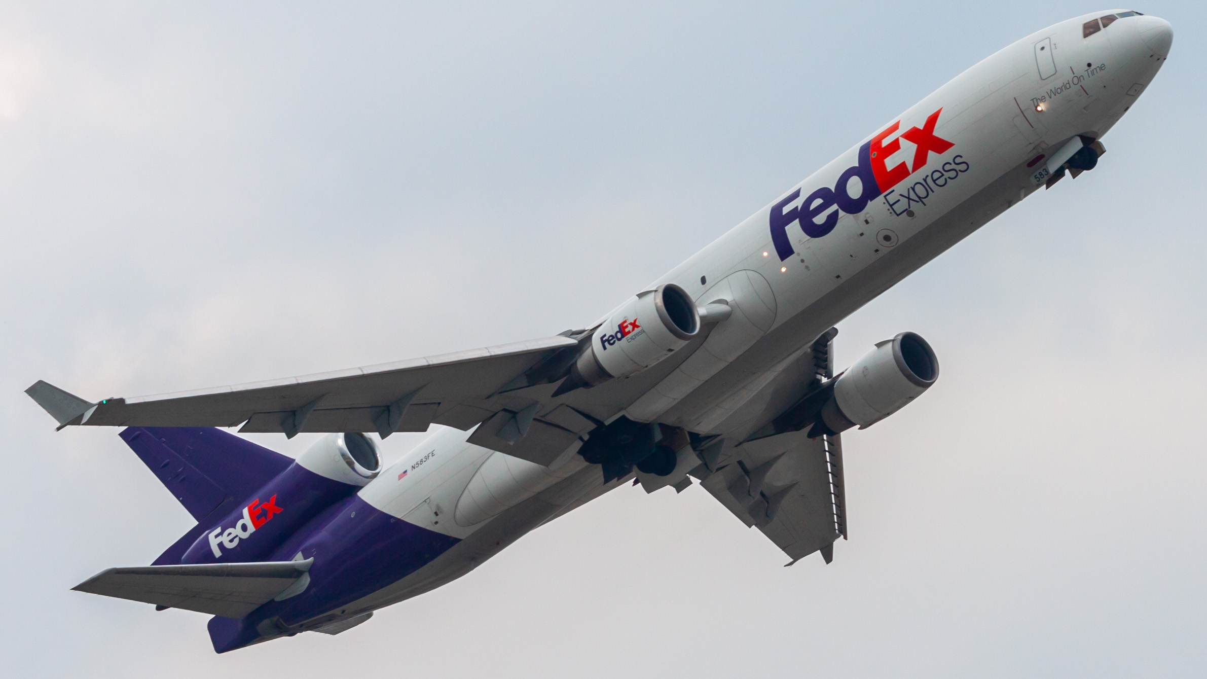 Full size: FedEx McDonnell Douglas MD-11F N583FE at Houston-George Bush Intercontinental Airport