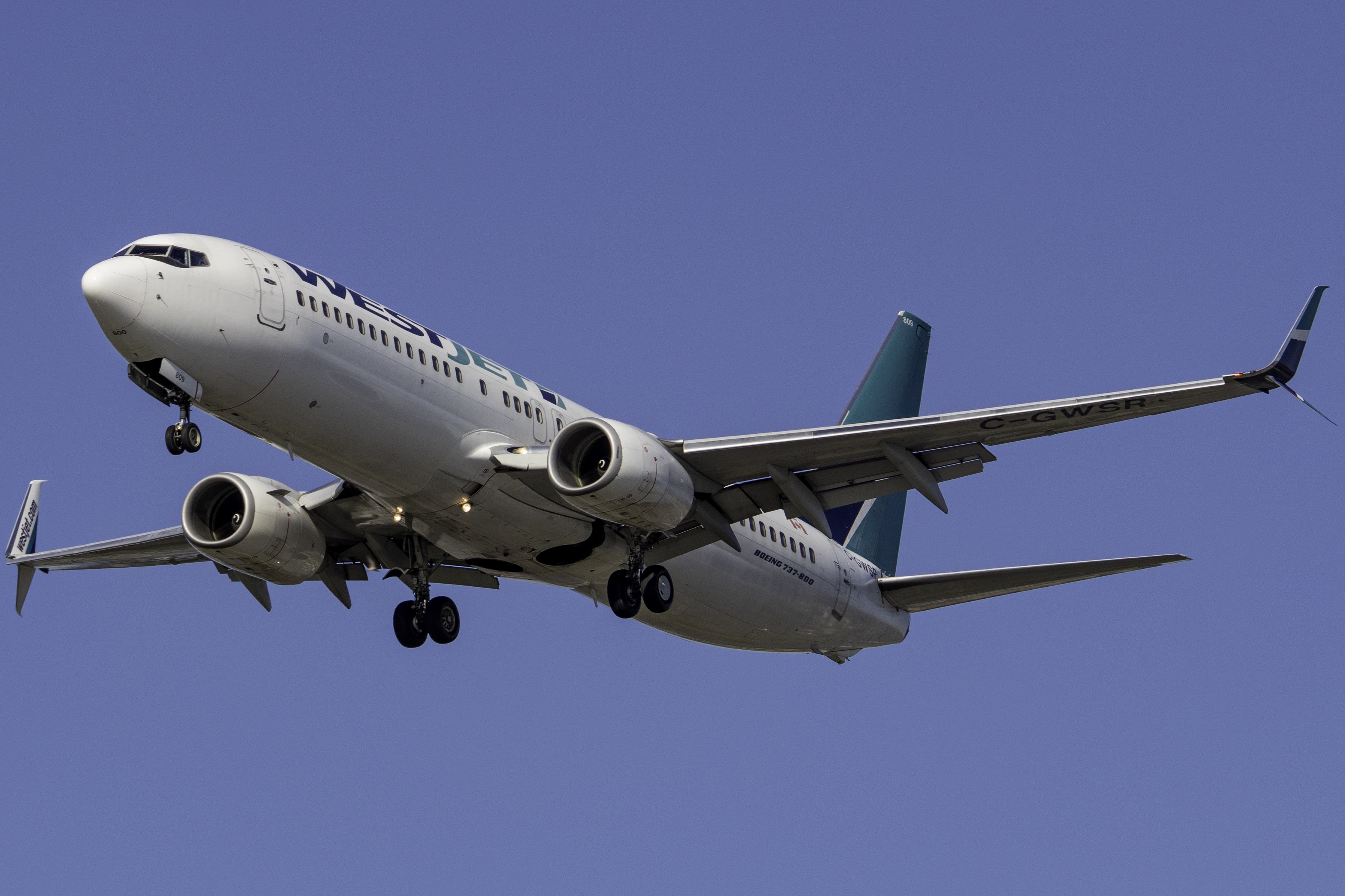 Full size: WestJet Boeing 737-800 C-GWSR at Vancouver International Airport