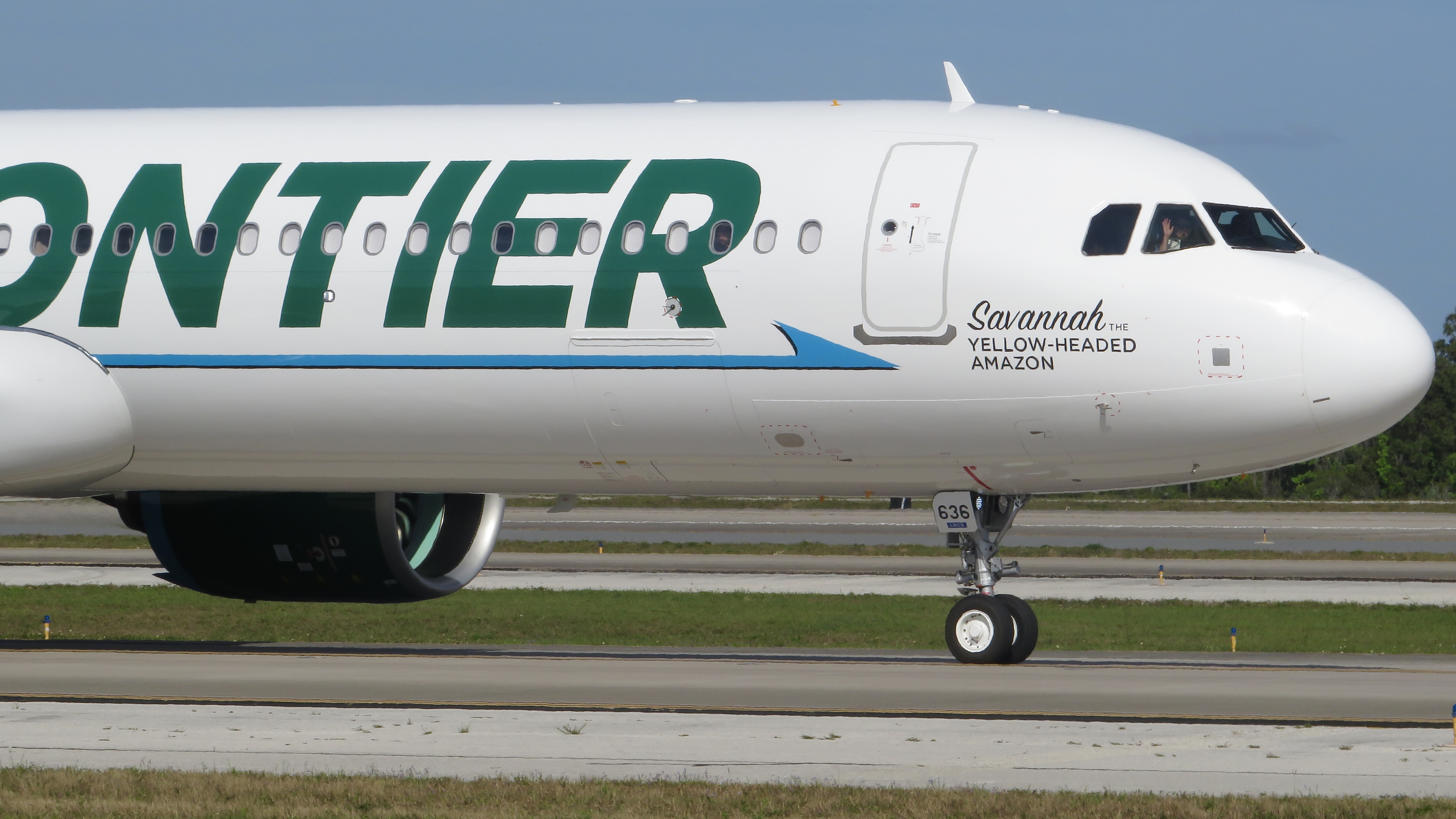 Full size: Frontier Airlines Airbus A321NEO N636FR at Orlando International Airport