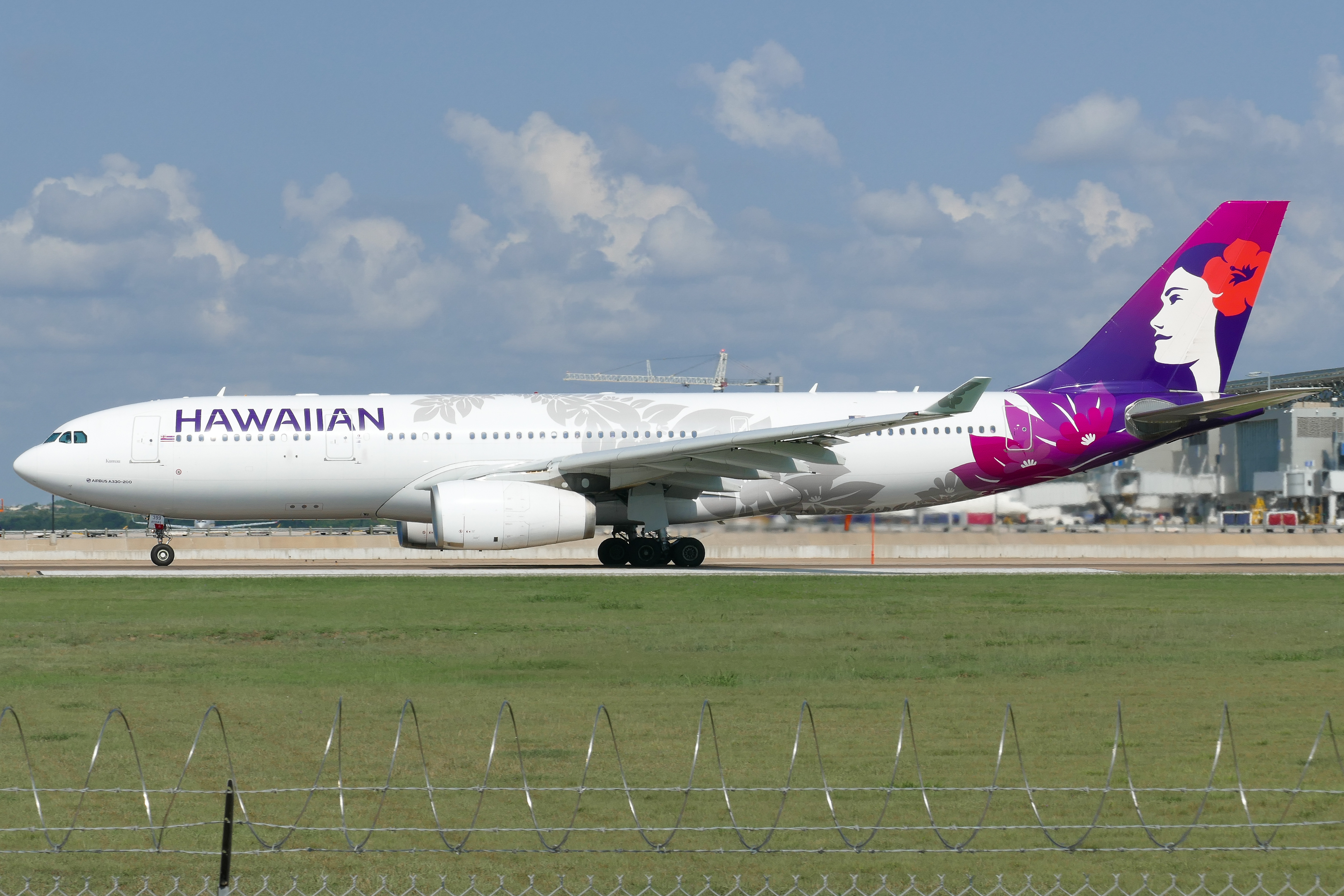 Full size: Hawaiian Airlines Airbus A330-200 N399HA at Austin-Bergstrom International Airport