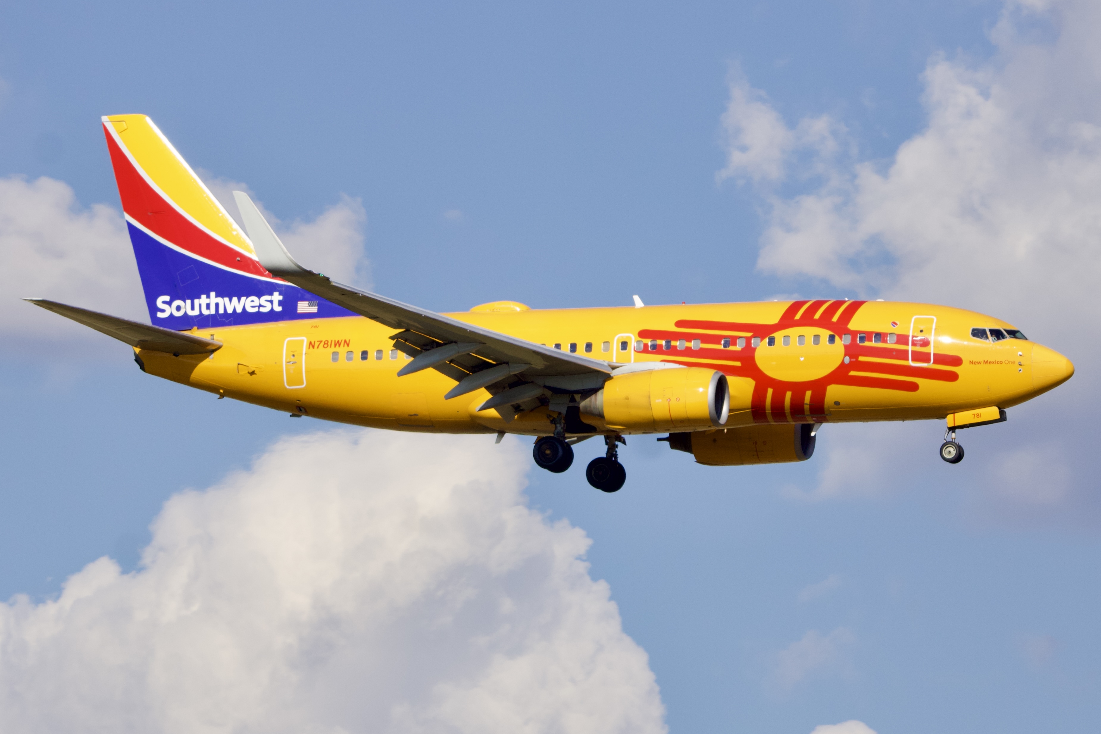 Full size: Southwest Airlines Boeing 737-700 N781WN at Will Rogers World Airport