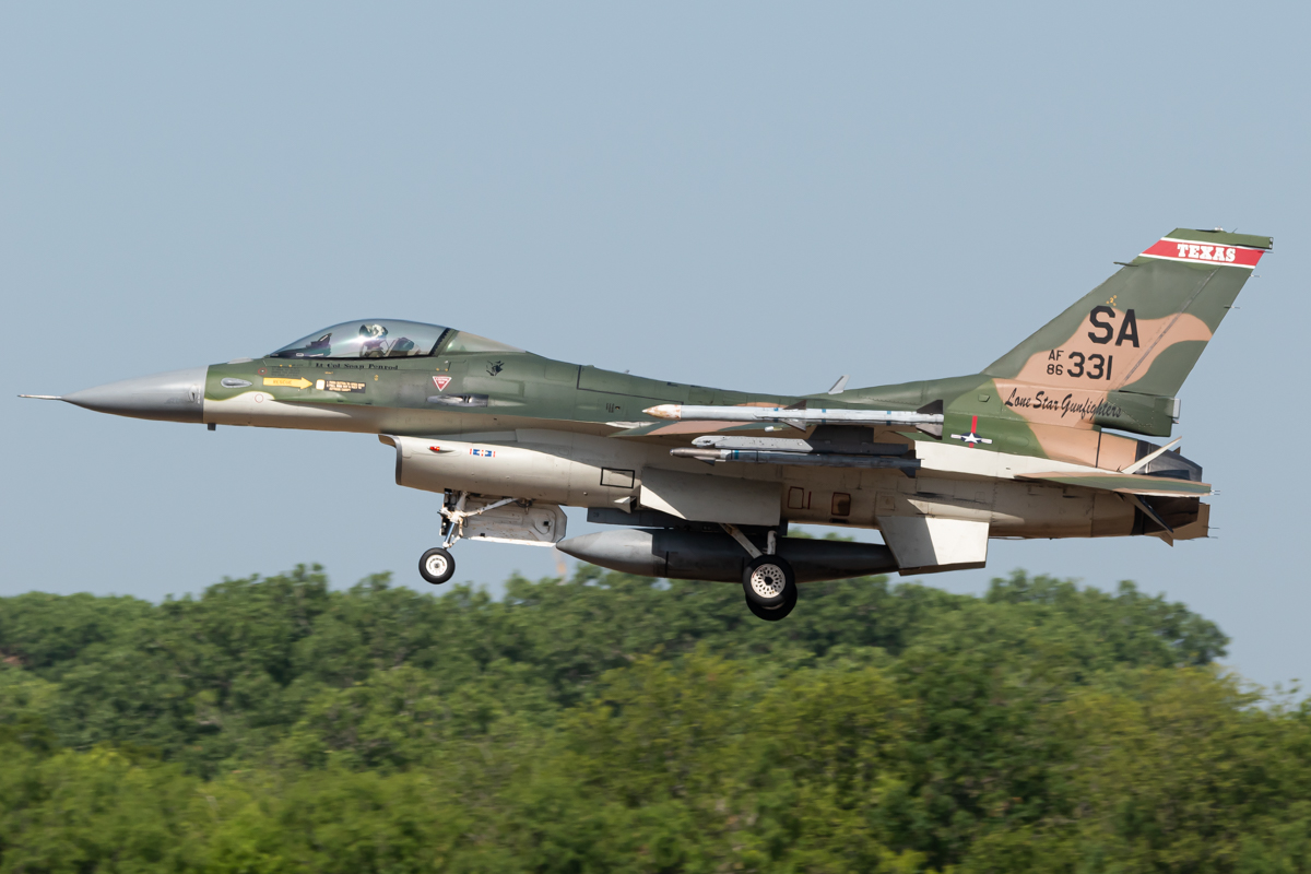 Full size: USAF - United States Air Force General Dynamics F-16 Fighting Falcon 86-0331 at Kelly Field Airport